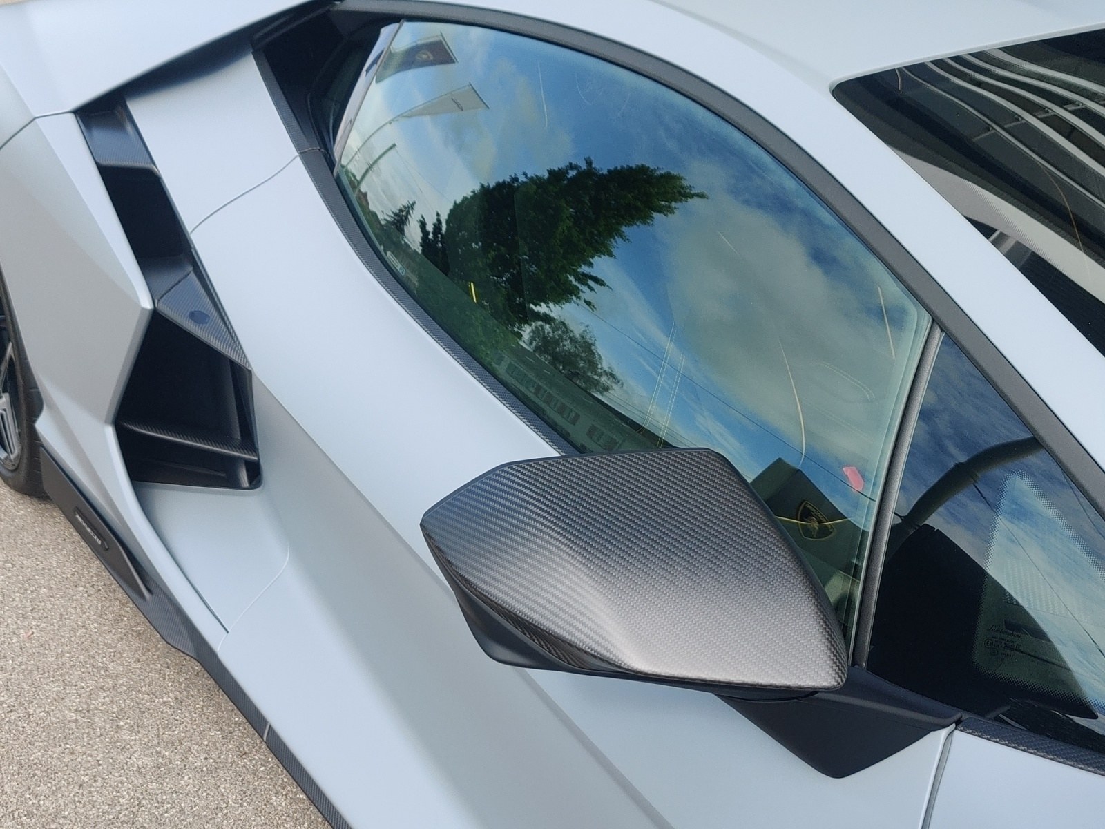 LAMBORGHINI Revuelto 2025-image-9
