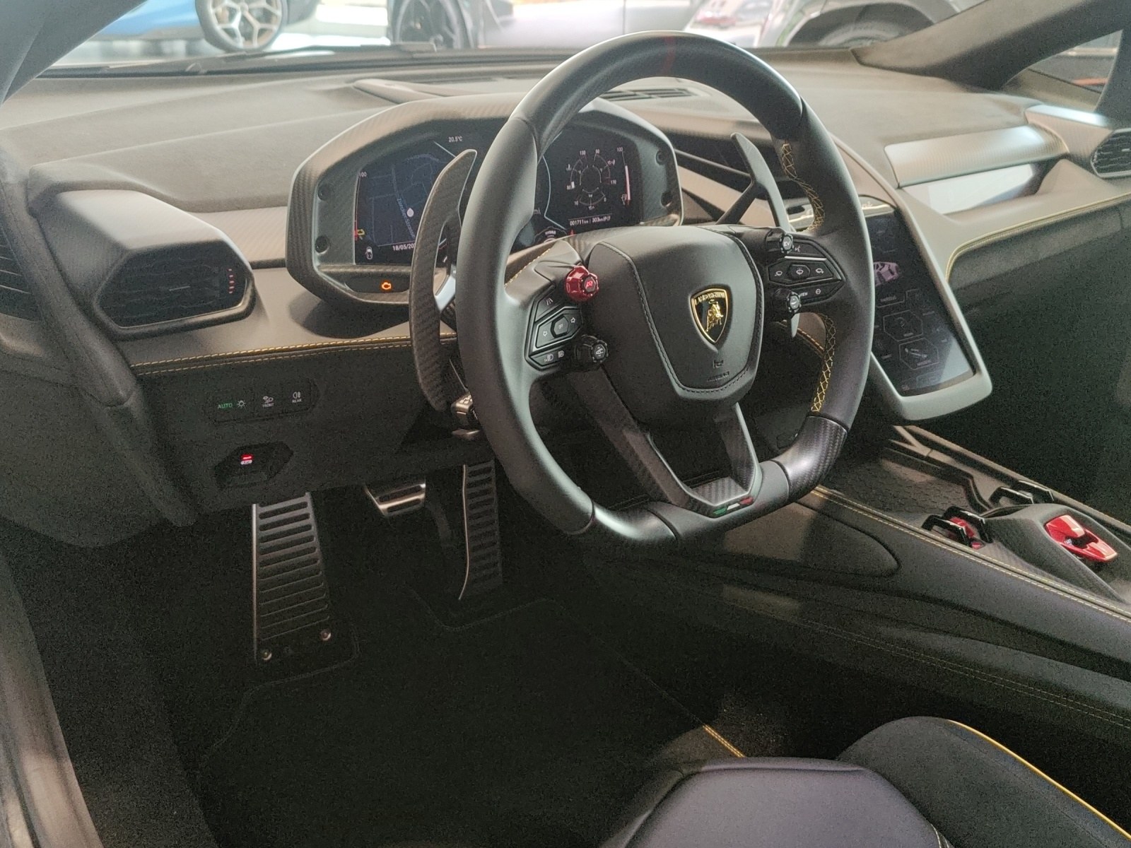 LAMBORGHINI Revuelto 2025-image-6