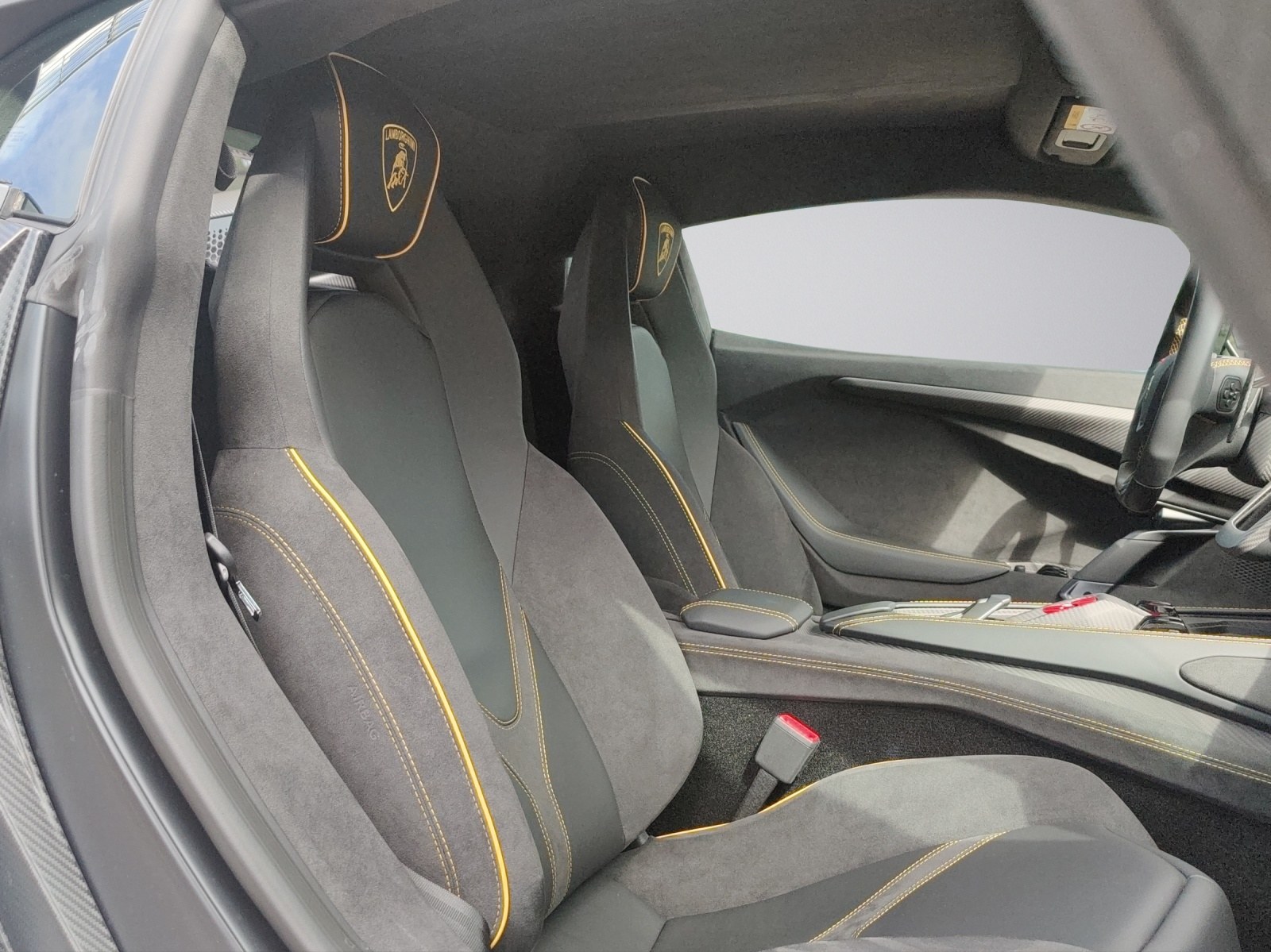 LAMBORGHINI Revuelto 2025-image-5