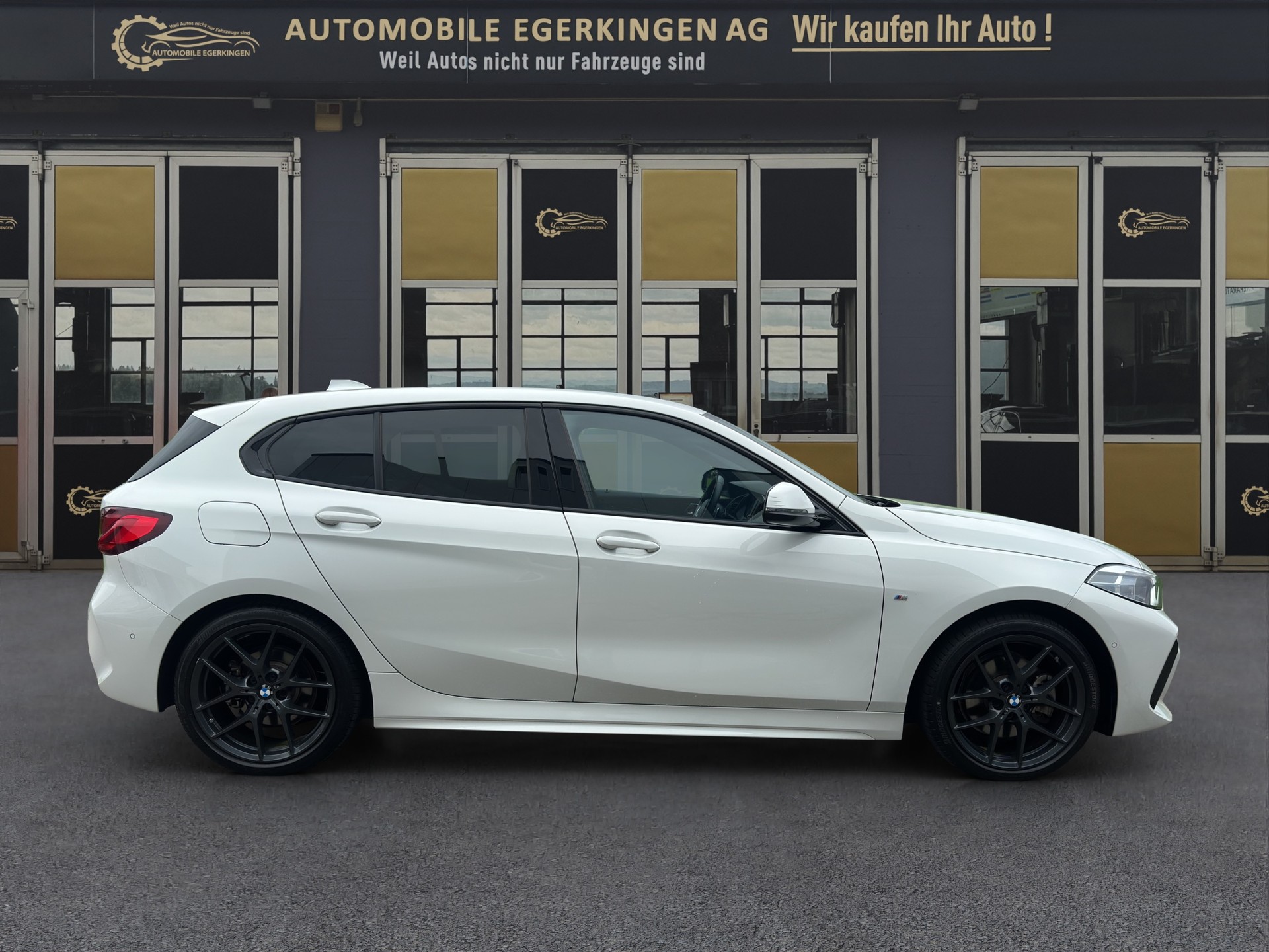 BMW 118d Pure M Sport-showroom-element-3