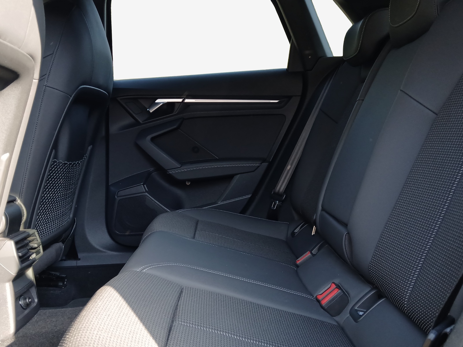 AUDI A3 Sportback 40 TFSI S line quattro S-tronic-image-11
