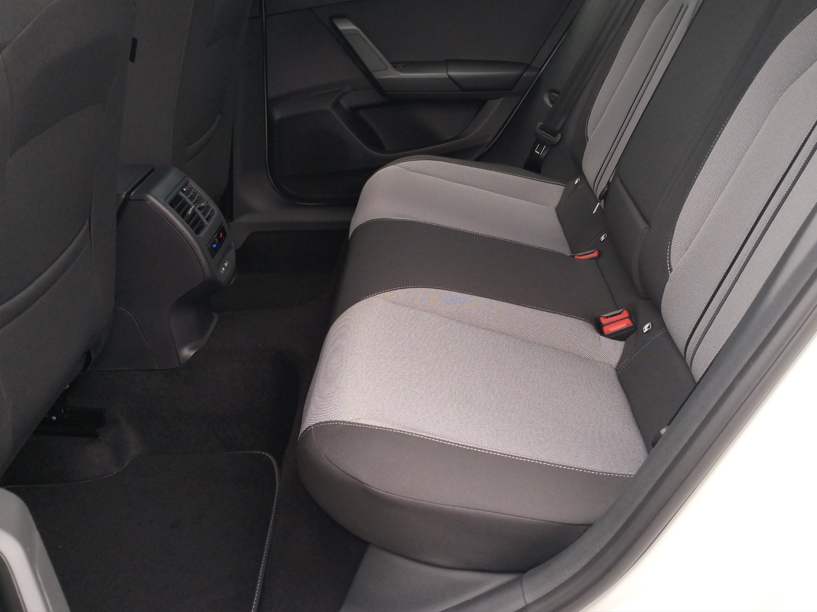 SEAT Leon ST 1.5 eTSI mHEV DSG Style-image-8