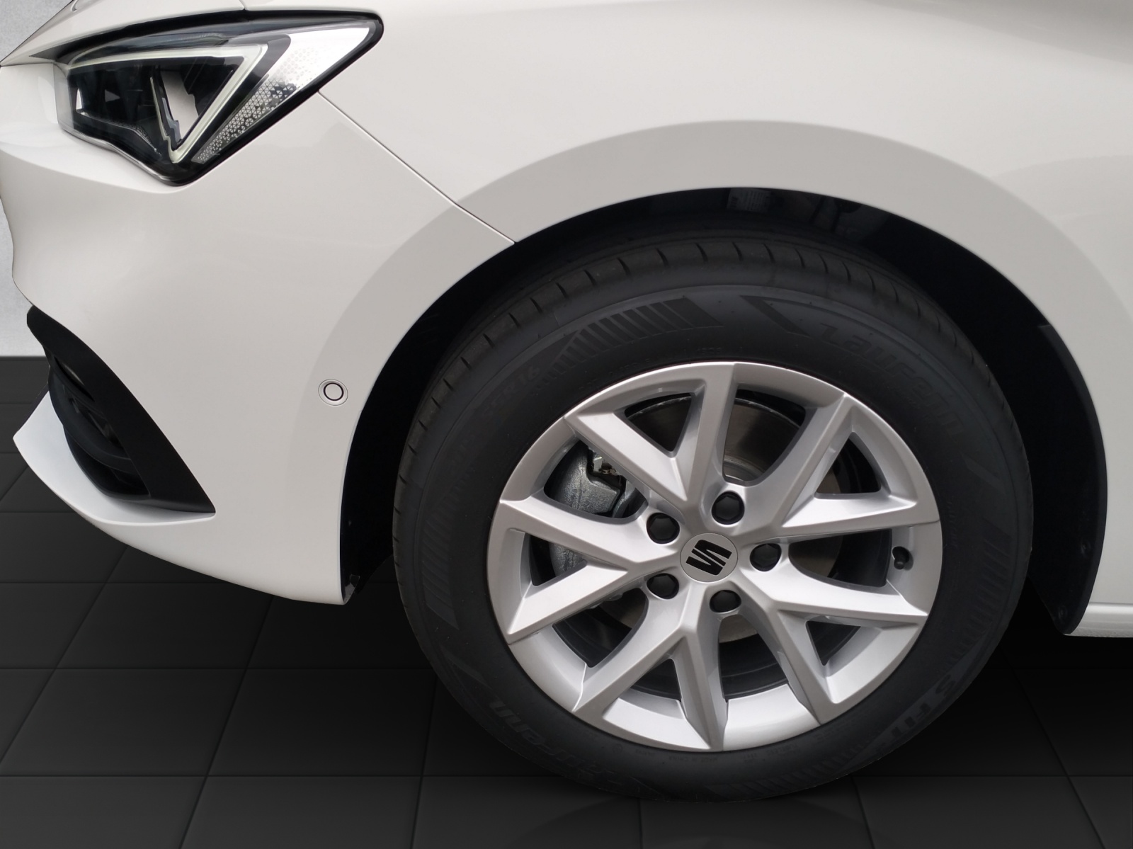 SEAT Leon ST 1.5 eTSI mHEV DSG Style-image-11