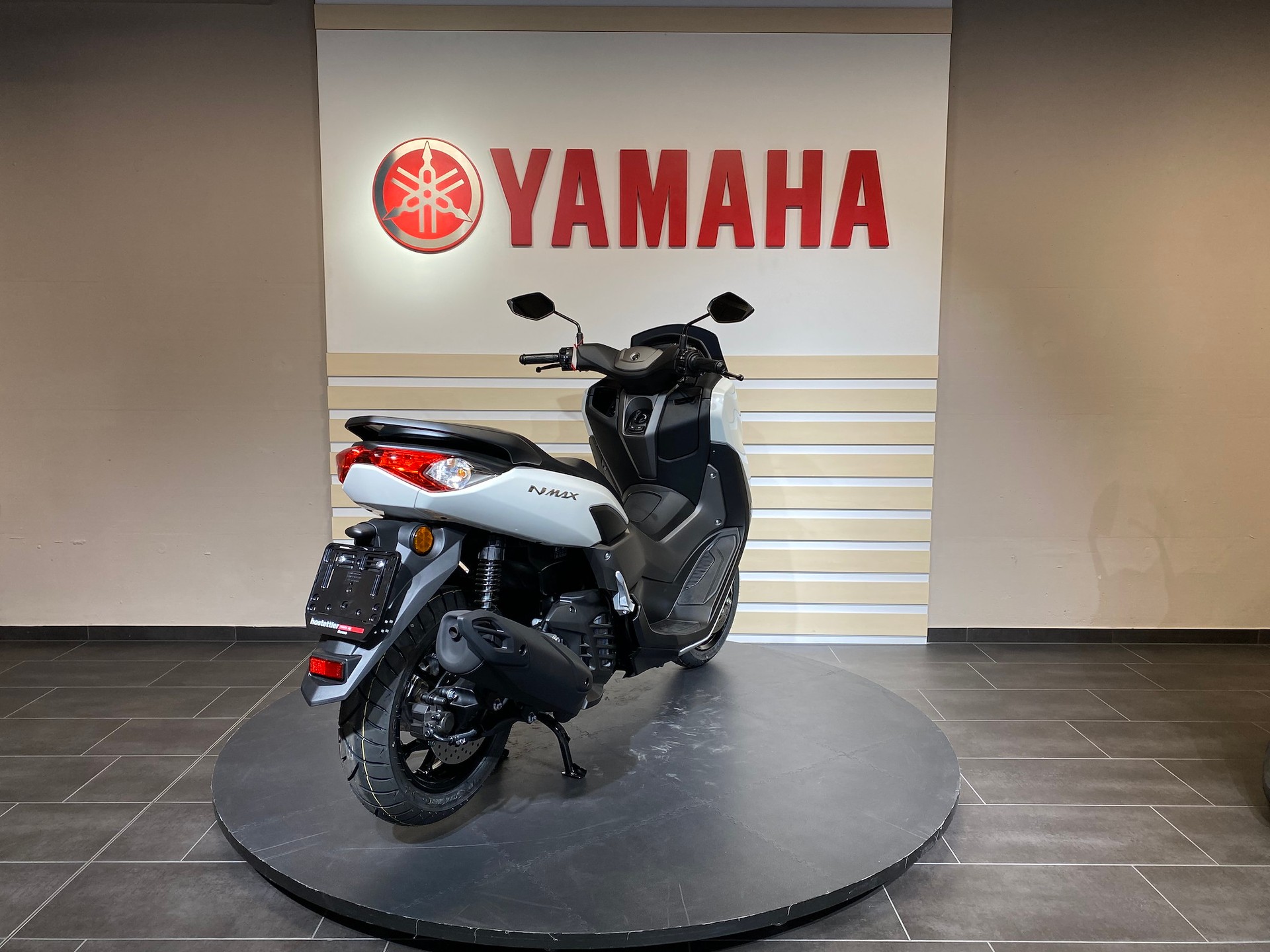 YAMAHA NMAX 125-showroom-element-3