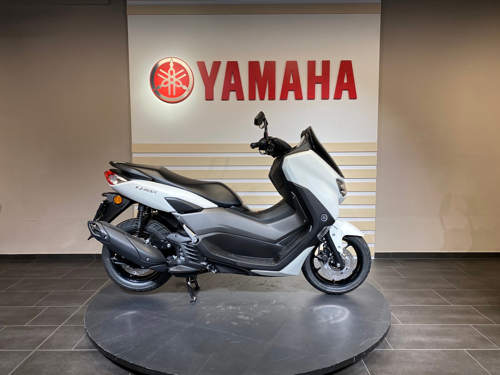 YAMAHA NMAX 125-showroom-element-2