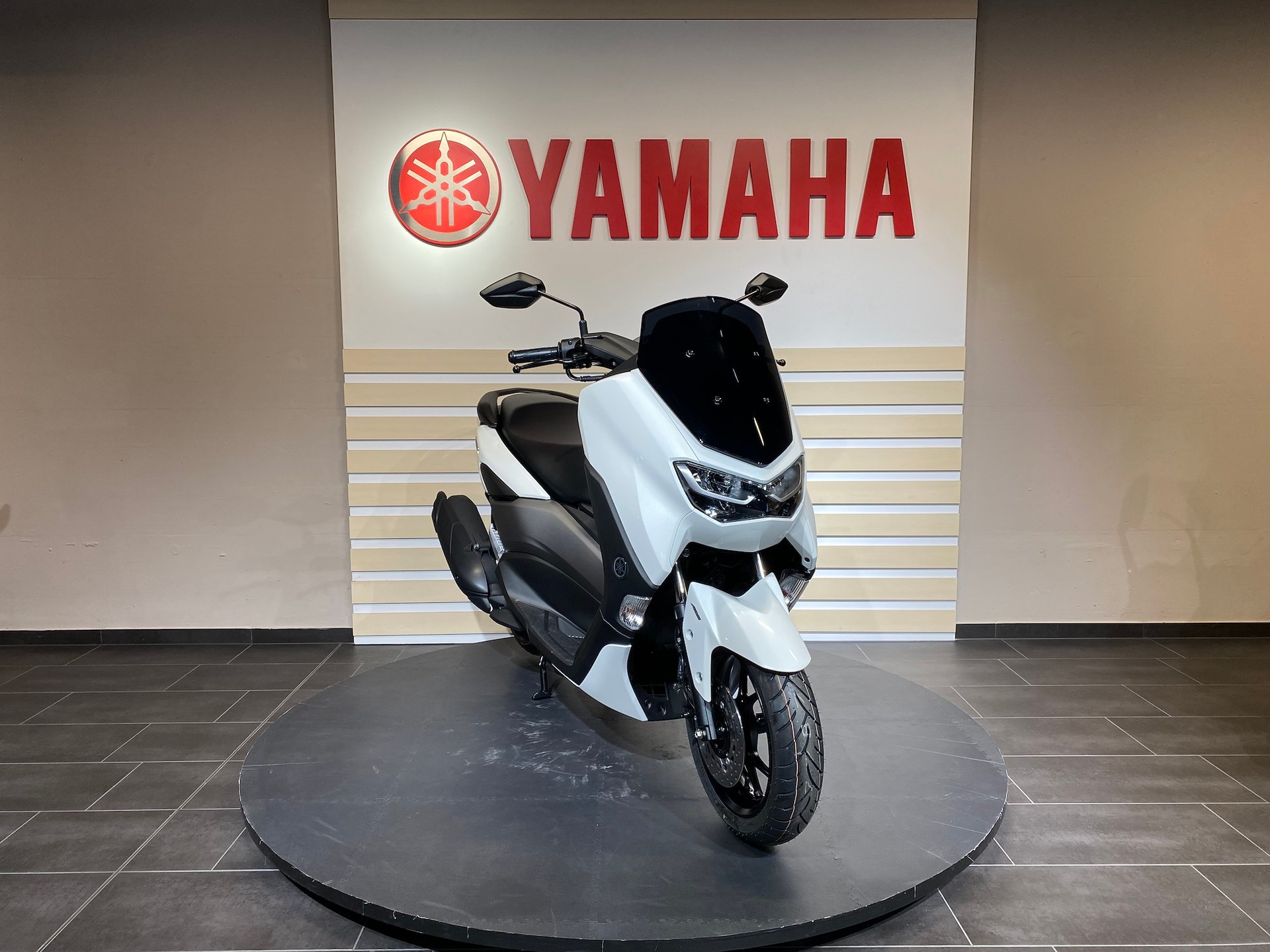 YAMAHA NMAX 125-showroom-element-1