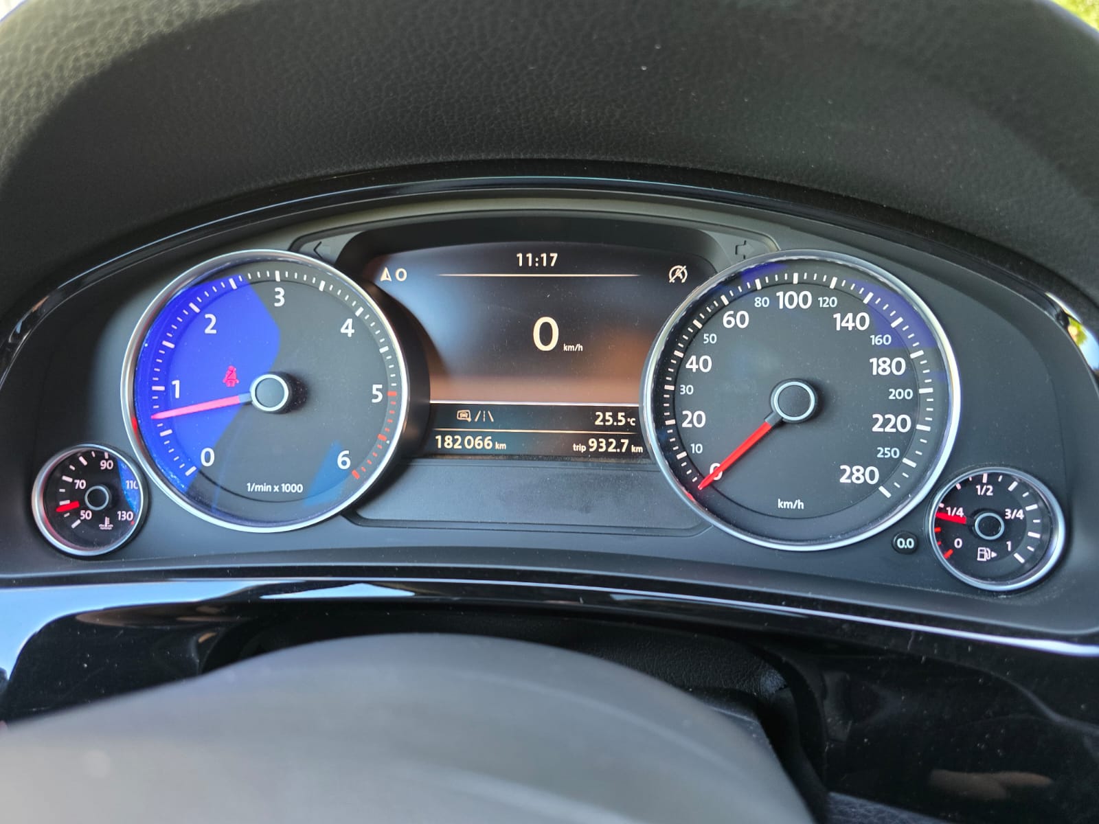 VW Touareg 3.0 TDI Terrain Tech R-Line (Mit Sperren!)-image-17