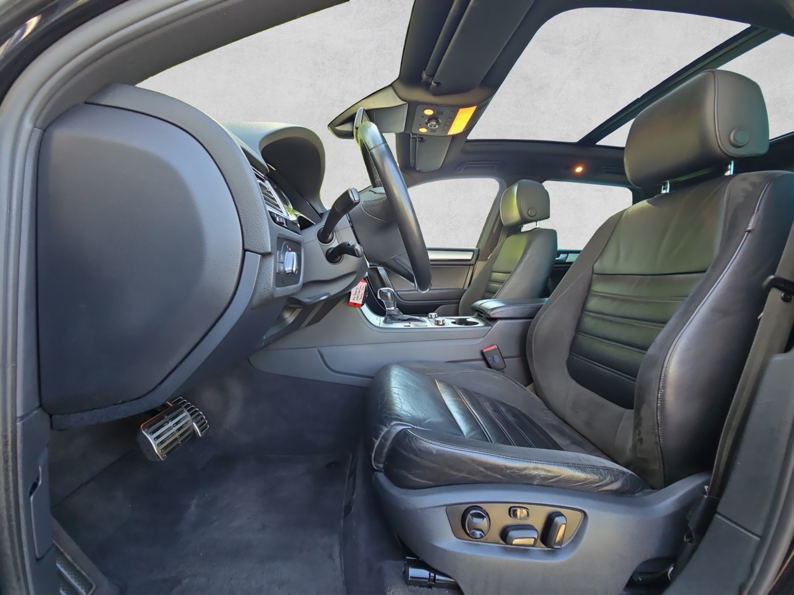 VW Touareg 3.0 TDI Terrain Tech R-Line (Mit Sperren!)-image-9