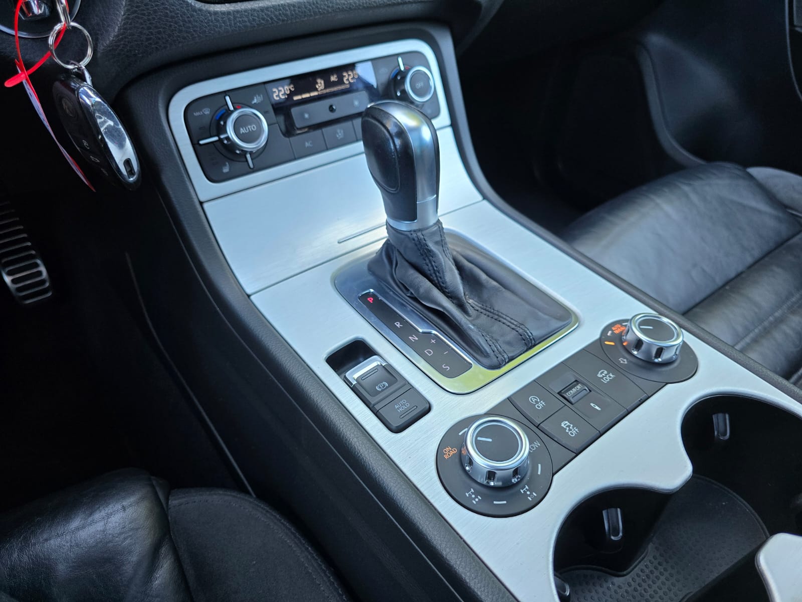 VW Touareg 3.0 TDI Terrain Tech R-Line (Mit Sperren!)-image-16
