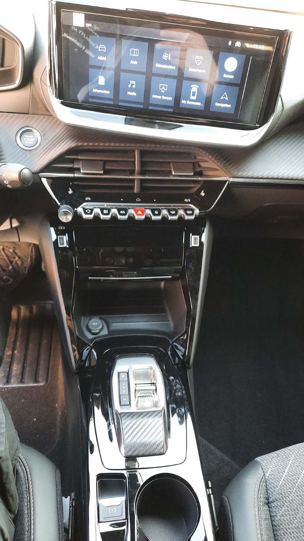 PEUGEOT 2008 1.2 Hybrid 145 GT-image-15