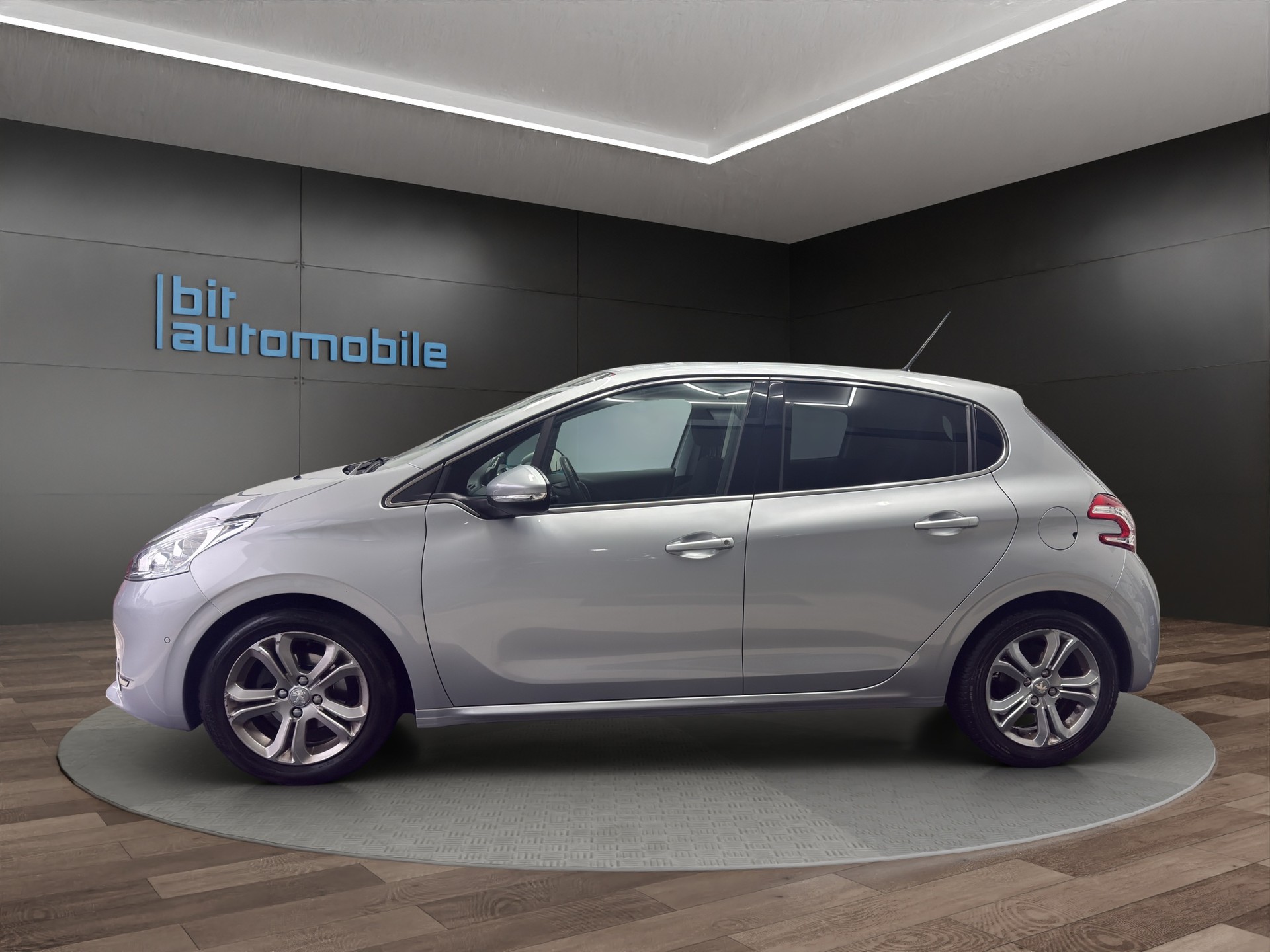 PEUGEOT 208 1.6 VTI Roland Garros Automatik-image-2