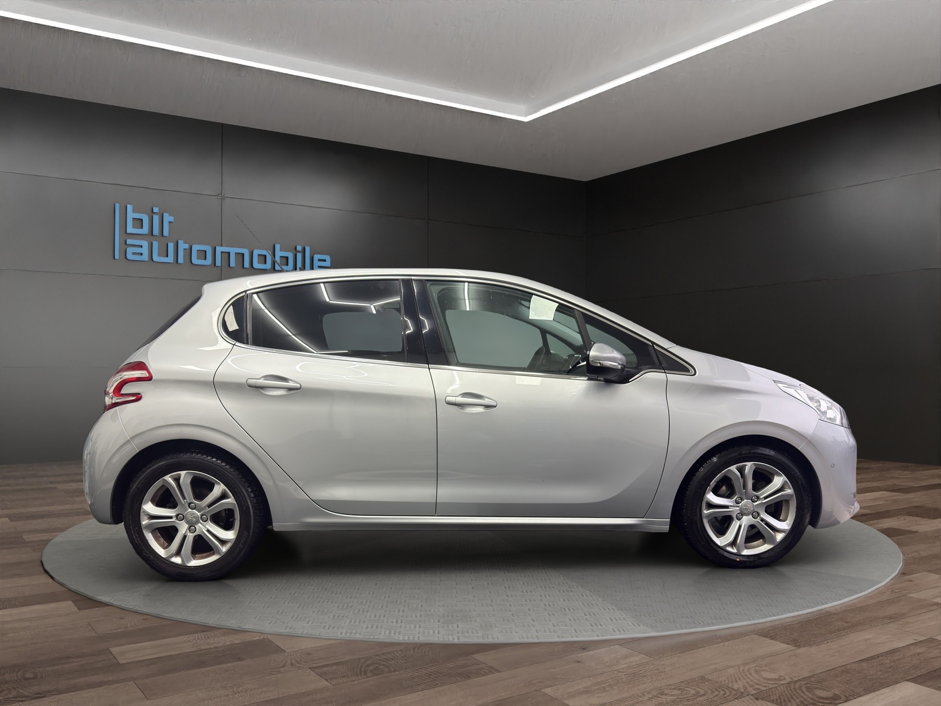 PEUGEOT 208 1.6 VTI Roland Garros Automatik-image-9