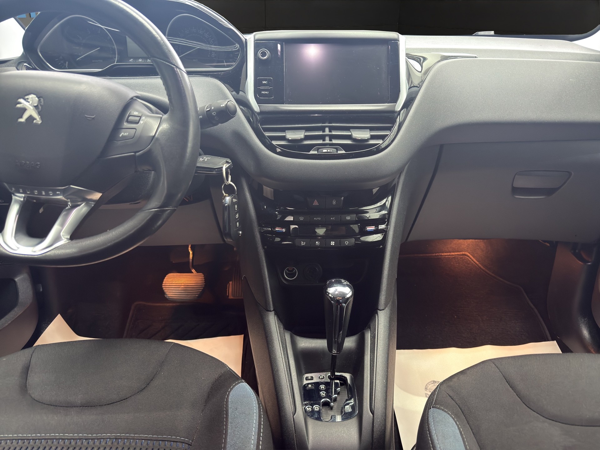 PEUGEOT 208 1.6 VTI Roland Garros Automatik-image-6