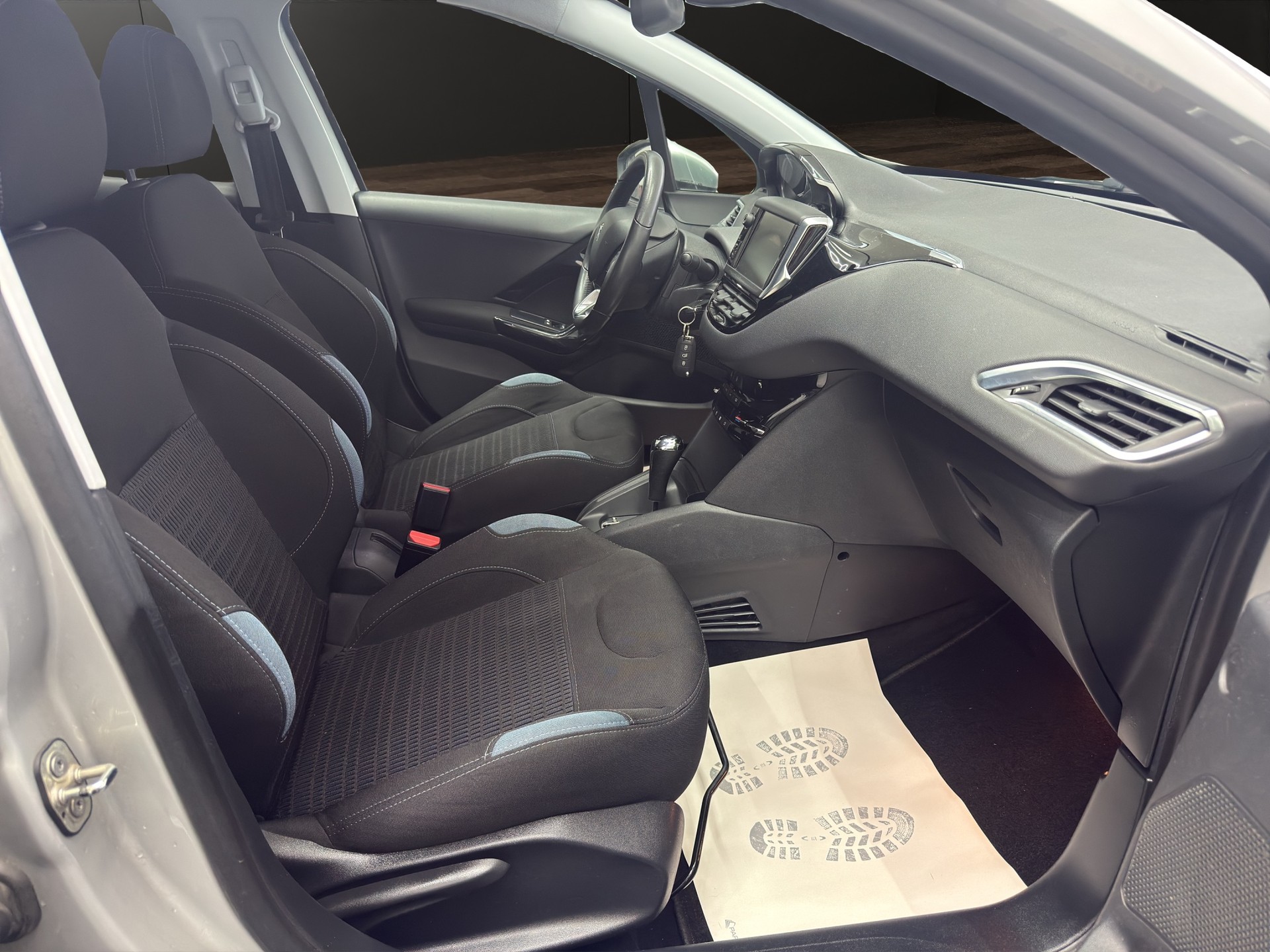 PEUGEOT 208 1.6 VTI Roland Garros Automatik-image-11