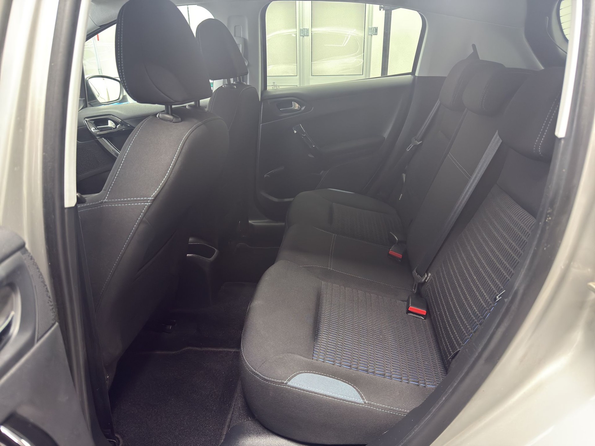 PEUGEOT 208 1.6 VTI Roland Garros Automatik-image-14