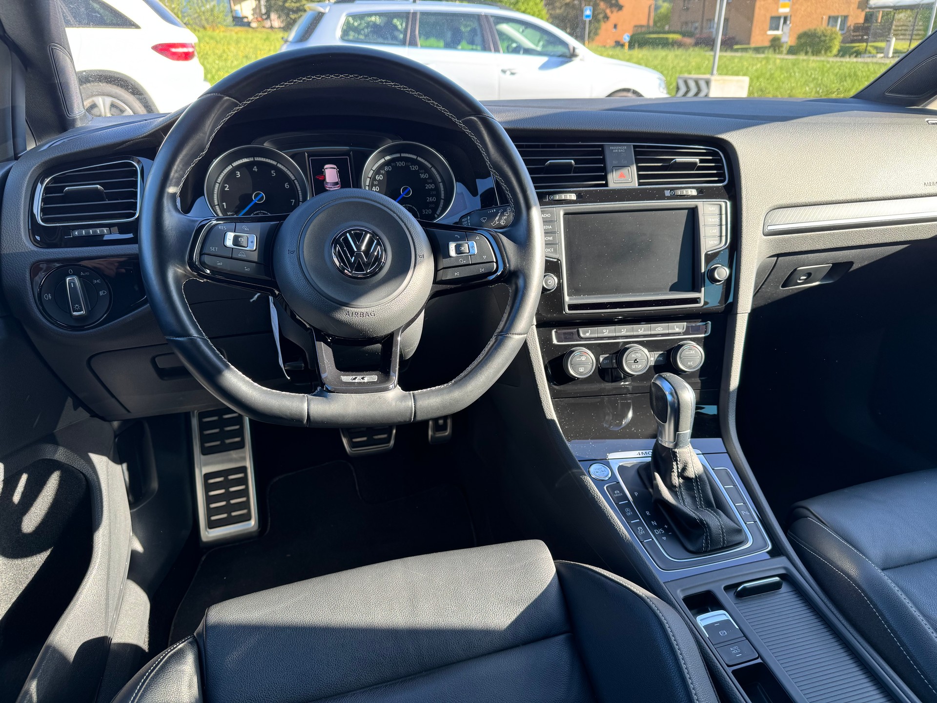 VW 2.0 TSI R DSG 4motion-image-7
