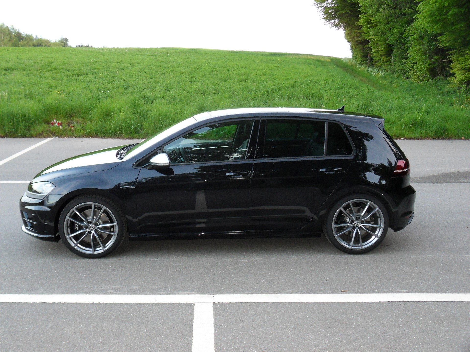 VW 2.0 TSI R DSG 4motion-image-1