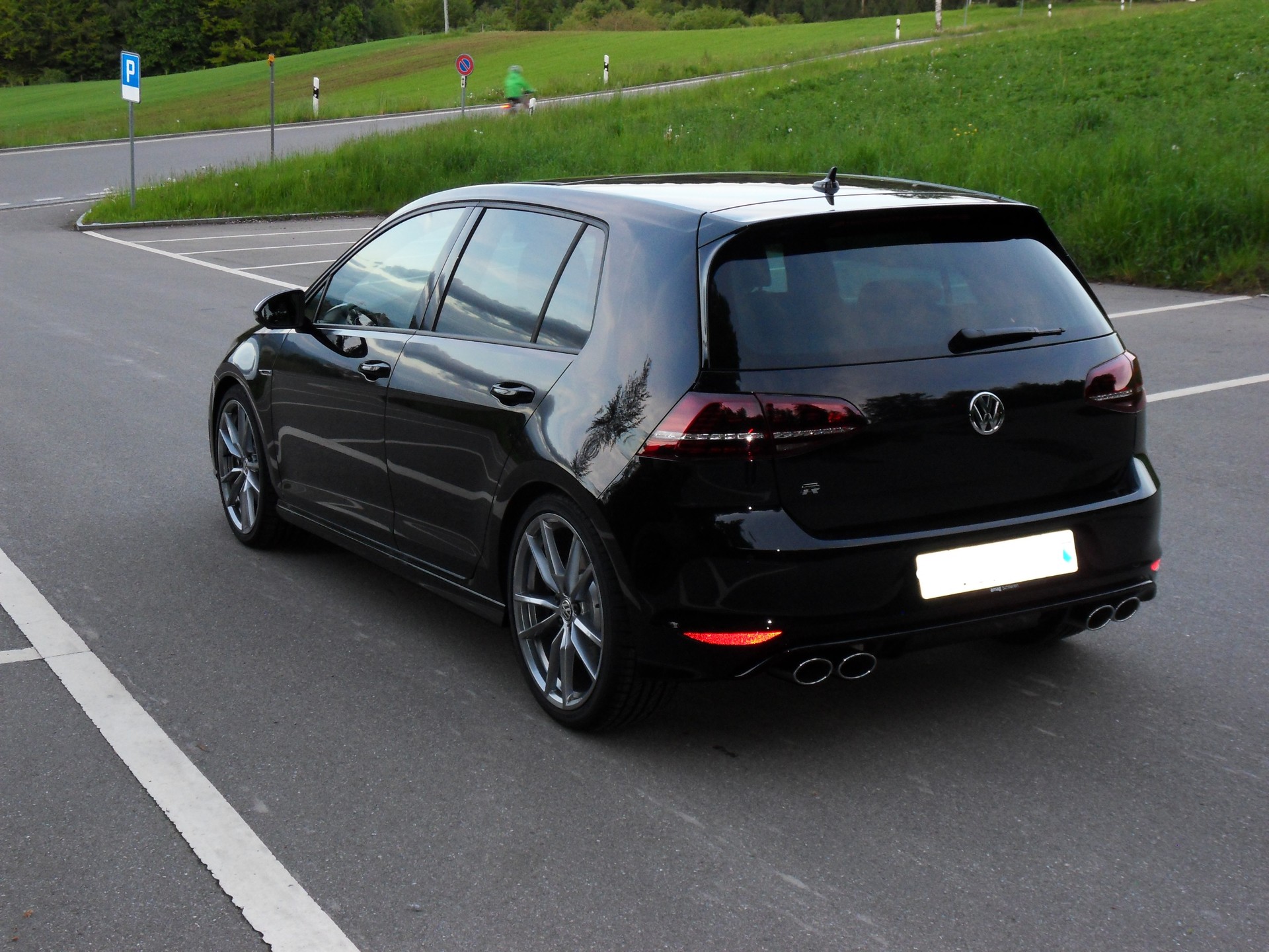 VW 2.0 TSI R DSG 4motion-image-2