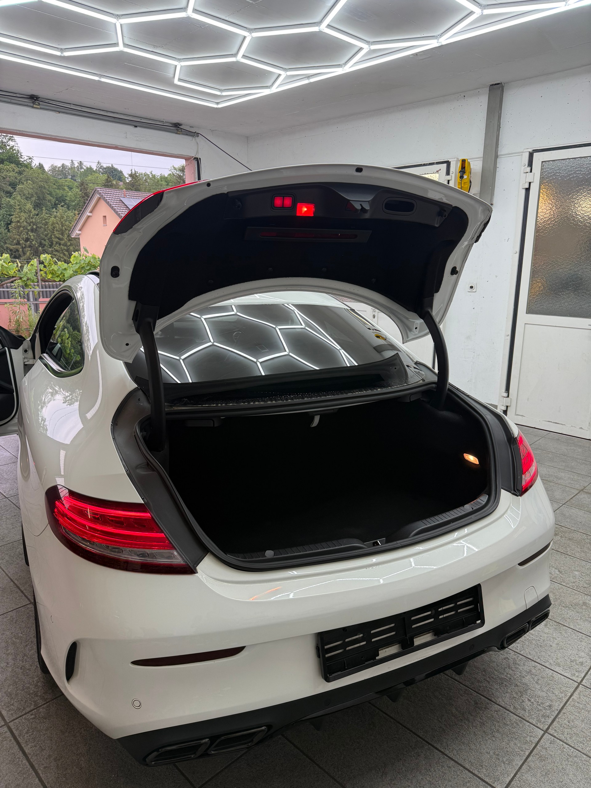 MERCEDES-BENZ C 300 AMG Line Coupé 7G-tronic-image-3