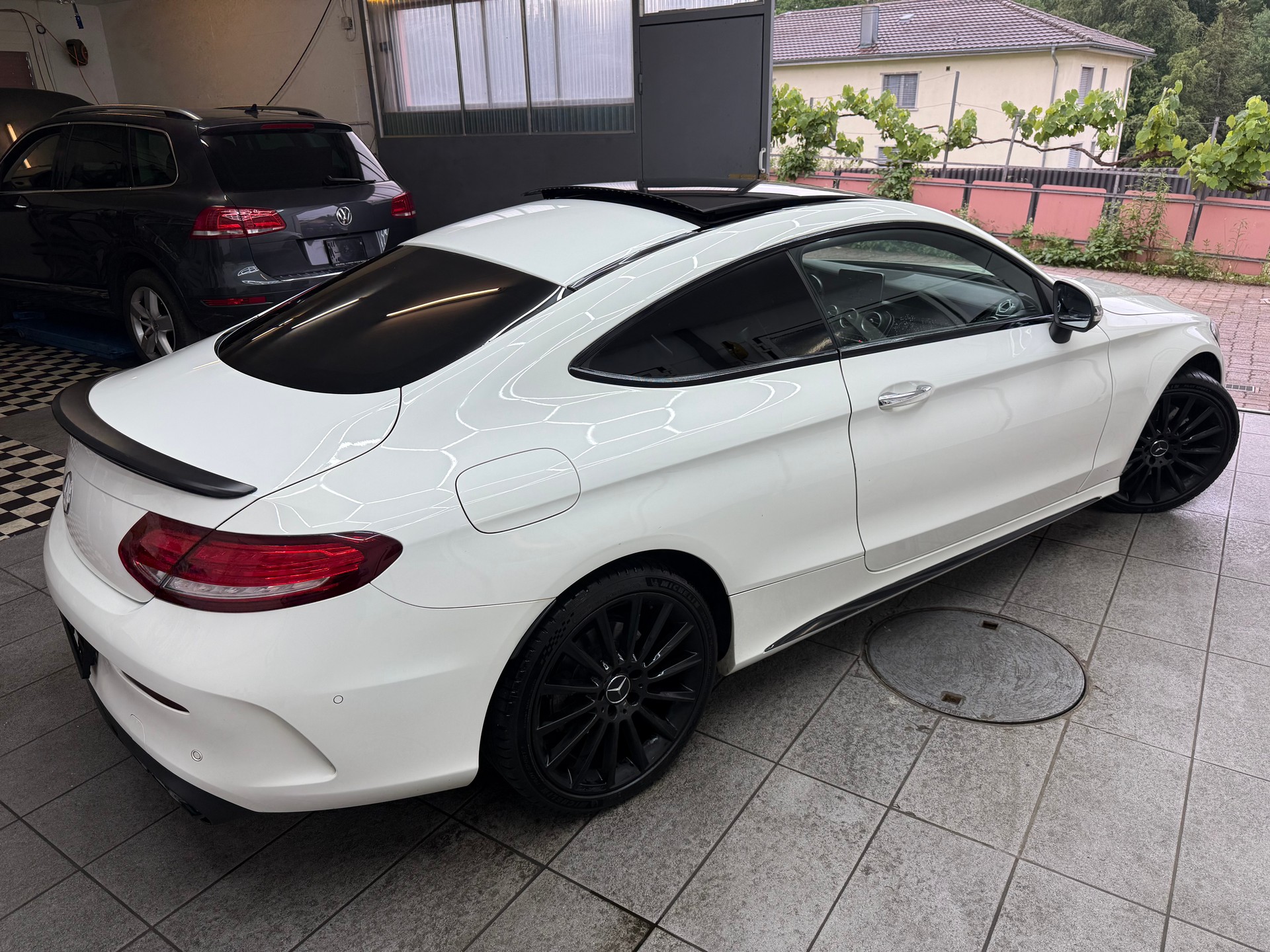 MERCEDES-BENZ C 300 AMG Line Coupé 7G-tronic-image-2