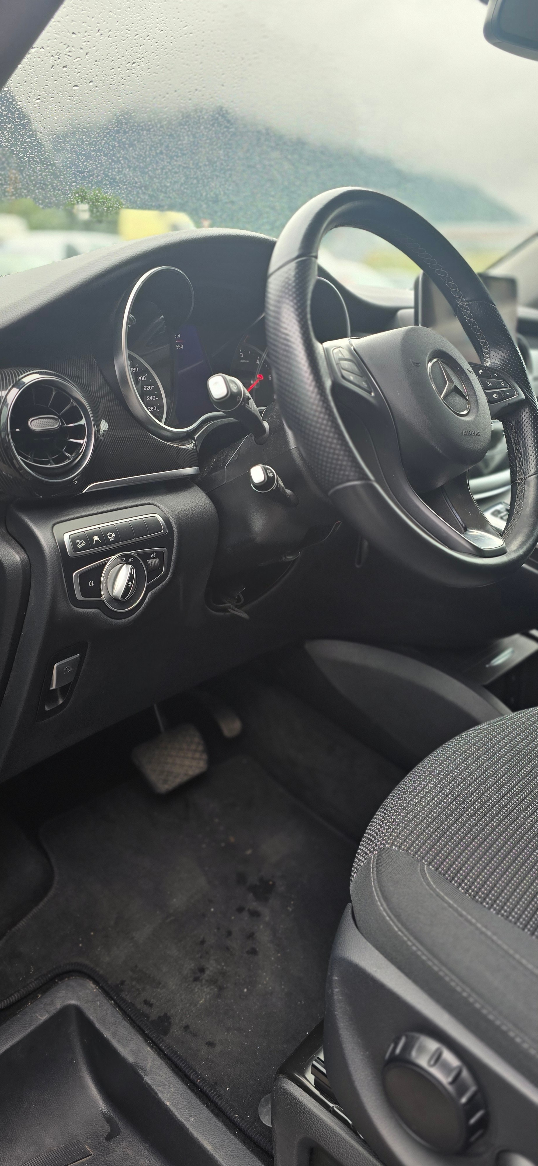 MERCEDES-BENZ V 250 d kompakt Avantgarde 4Matic 9G-Tronic-image-8