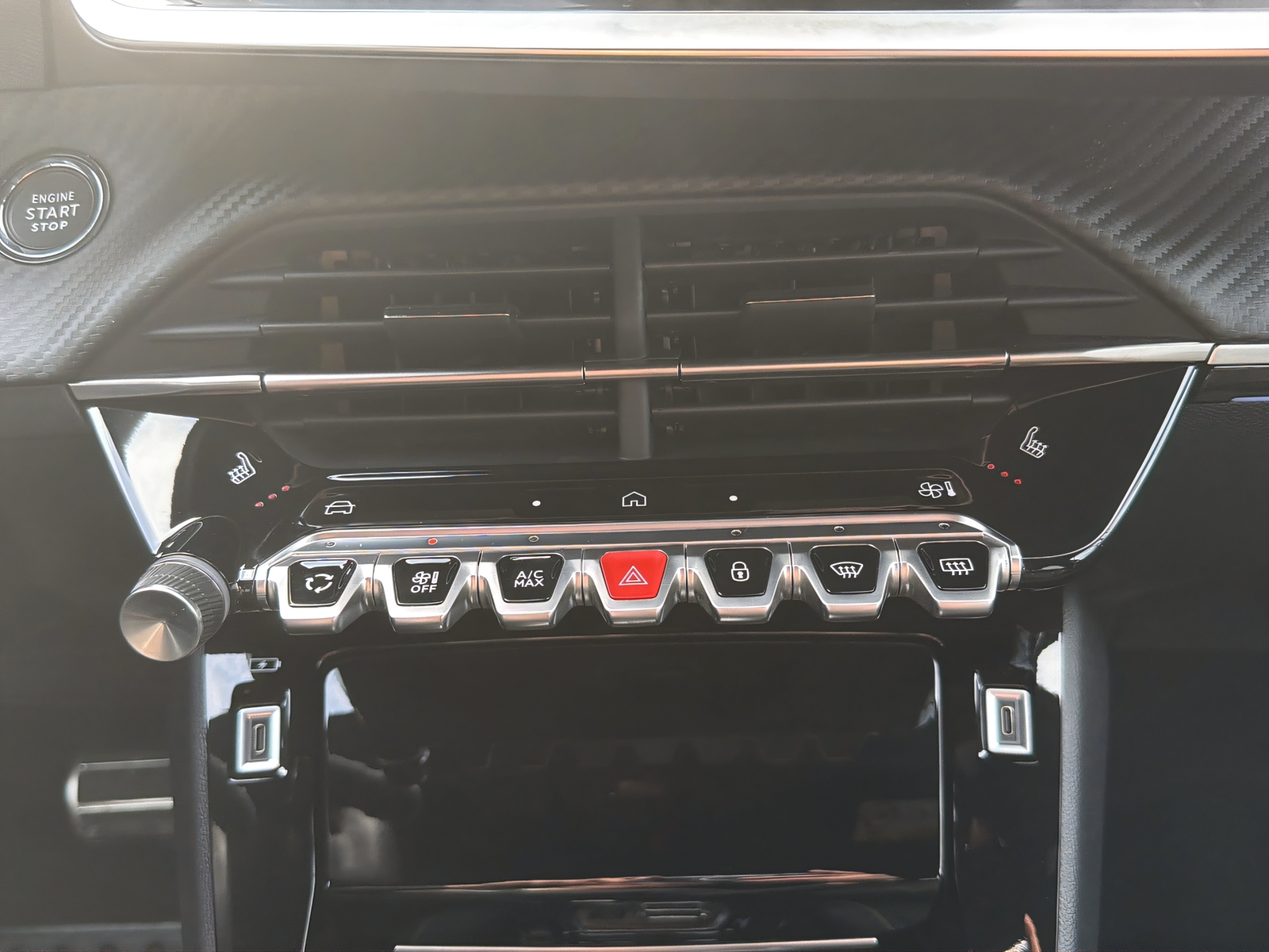 PEUGEOT 208 1.2 Hybrid 145 GT-image-14