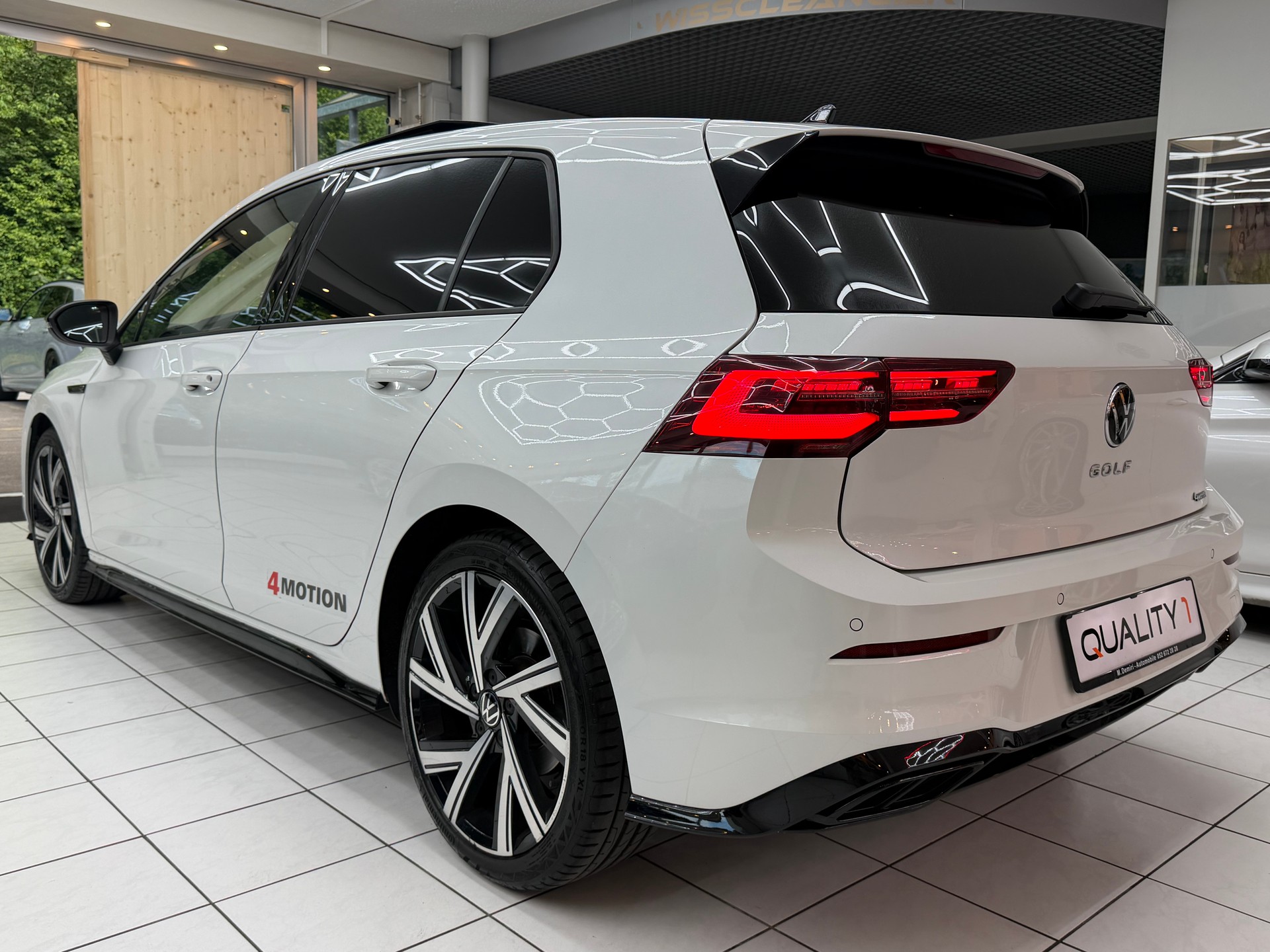 VW Golf VIII 2.0 TSI R-Line DSG 4motion-image-6