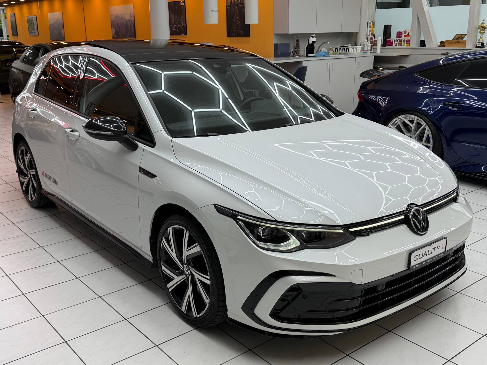 VW Golf VIII 2.0 TSI R-Line DSG 4motion-image-1