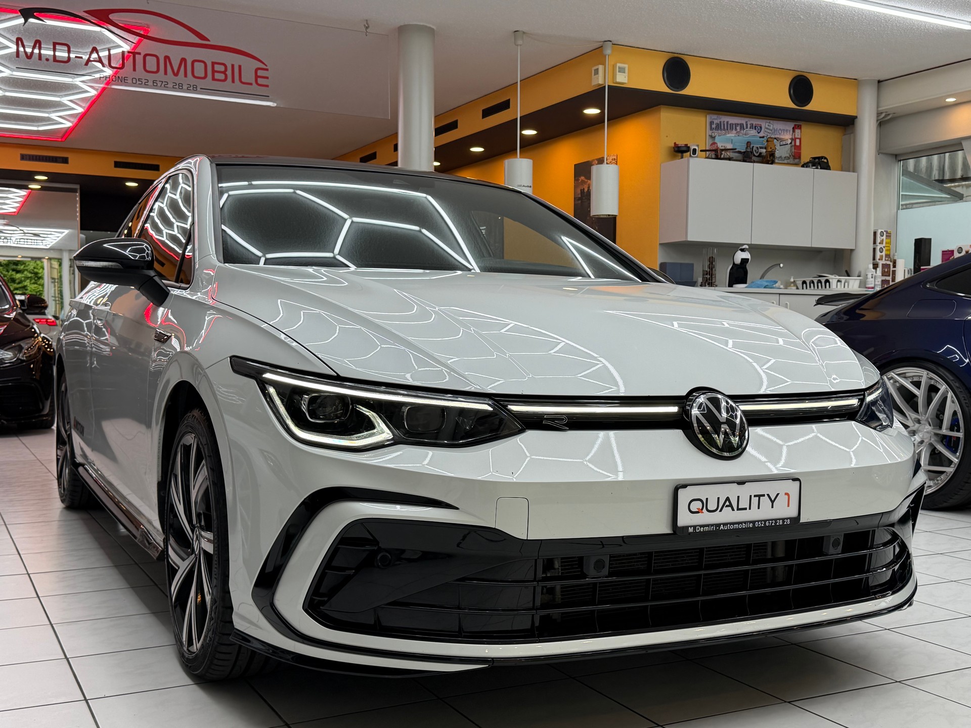 VW Golf VIII 2.0 TSI R-Line DSG 4motion-image-2