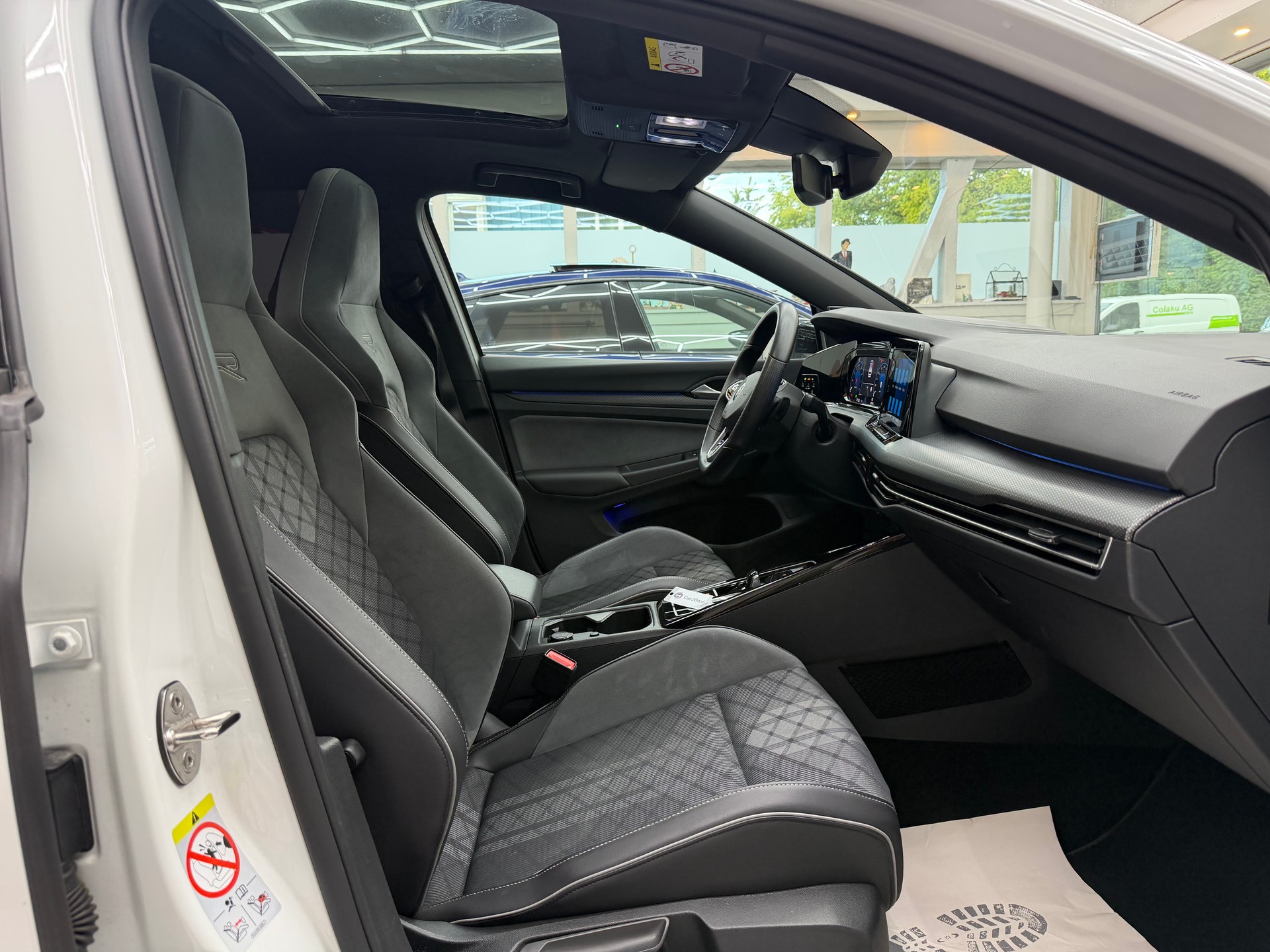 VW Golf VIII 2.0 TSI R-Line DSG 4motion-image-14