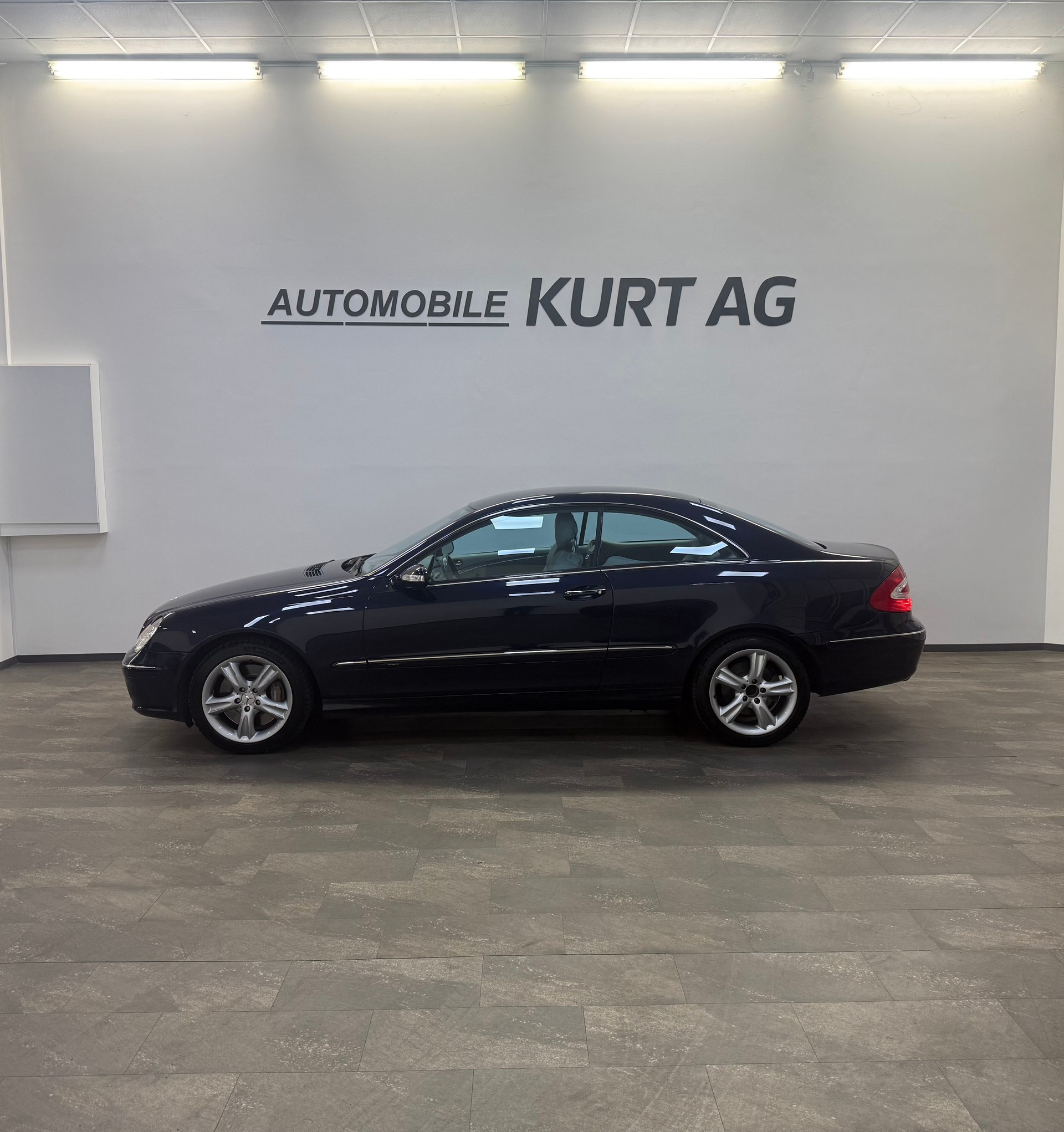 MERCEDES-BENZ CLK 500 Elégance Automatic-image-2