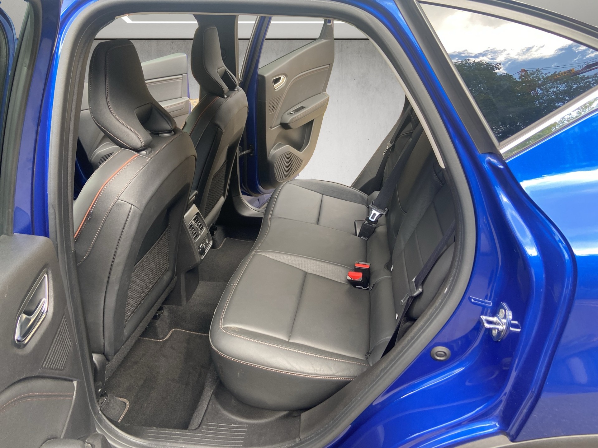 RENAULT Captur 1.6 E-Tech Initiale Paris DHT-image-8