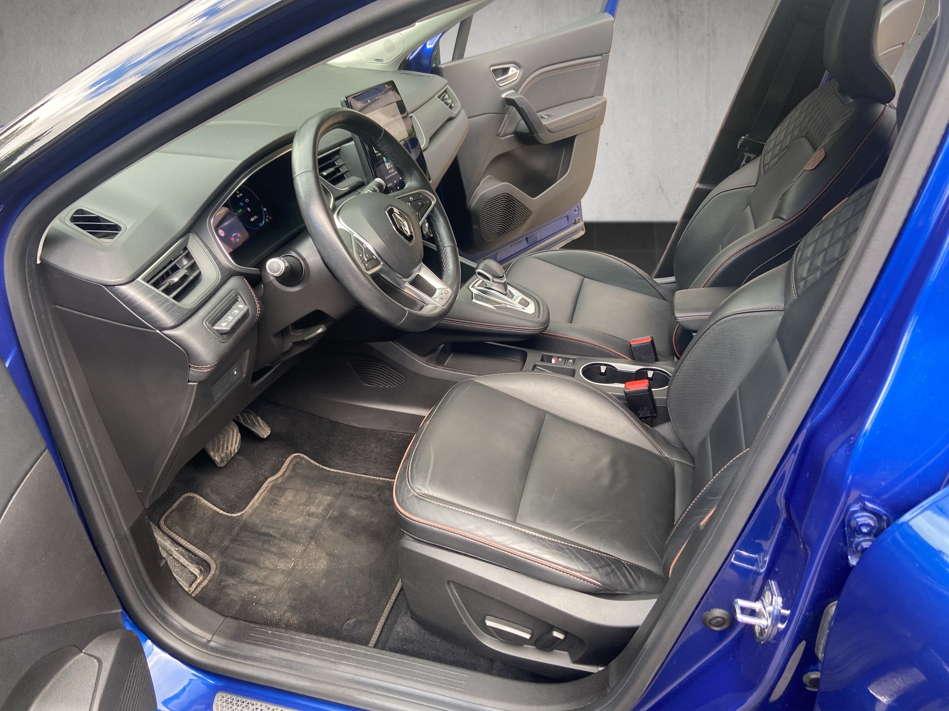 RENAULT Captur 1.6 E-Tech Initiale Paris DHT-image-6