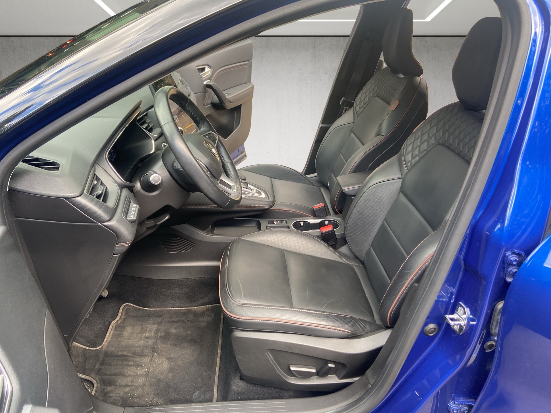 RENAULT Captur 1.6 E-Tech Initiale Paris DHT-image-7