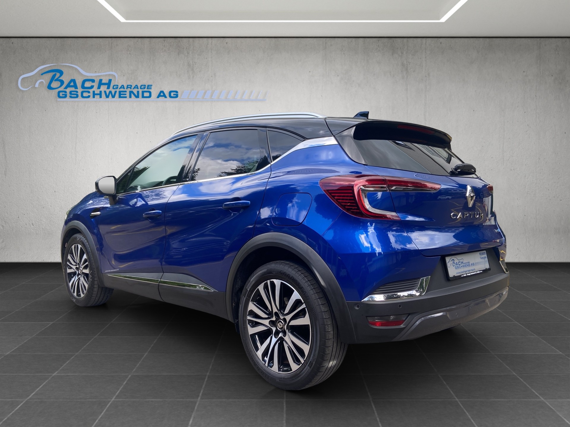 RENAULT Captur 1.6 E-Tech Initiale Paris DHT-image-4