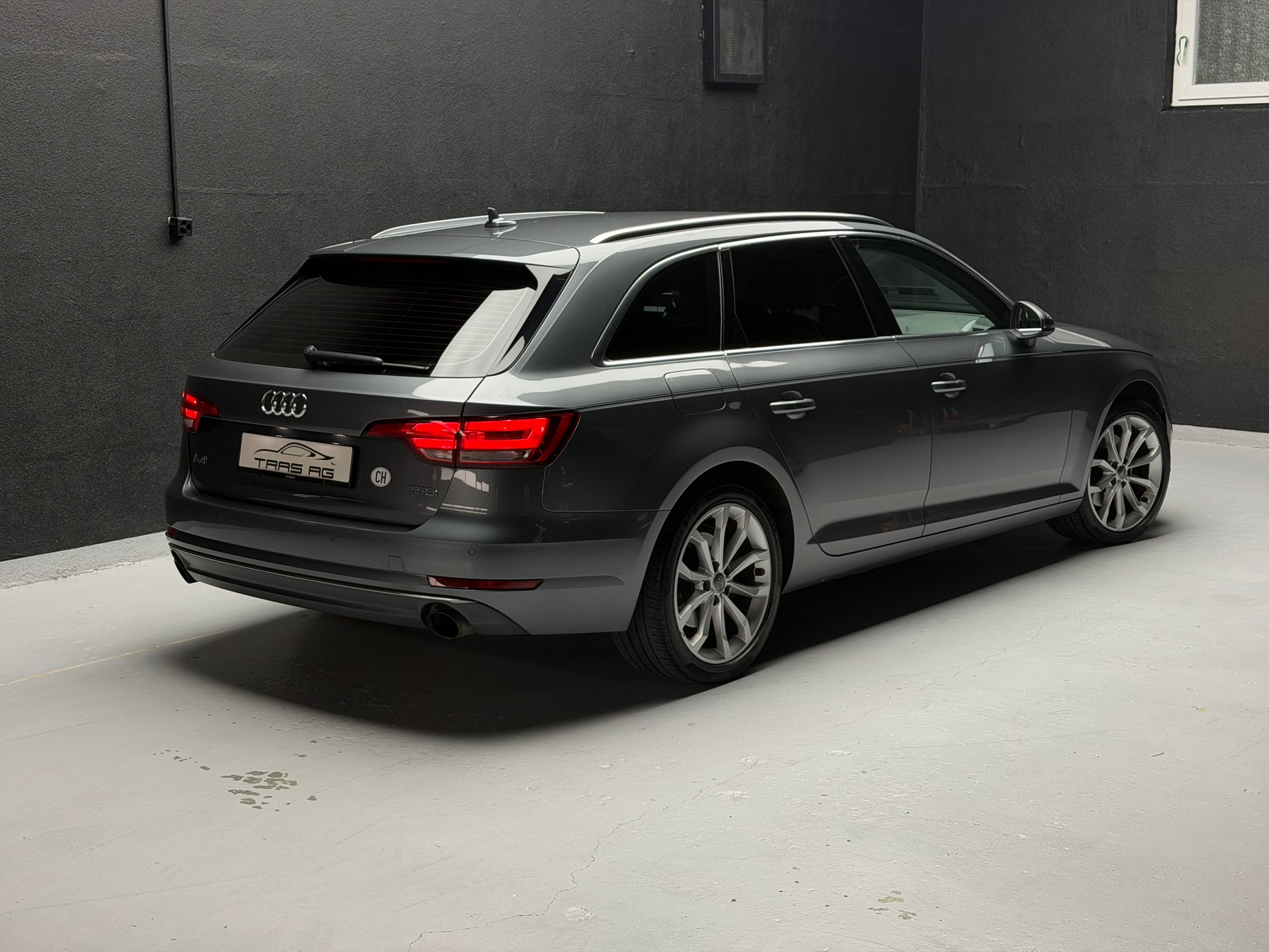 AUDI A4 Avant 2.0 TFSI Sport S-tronic • Virtual Cockpit-image-2