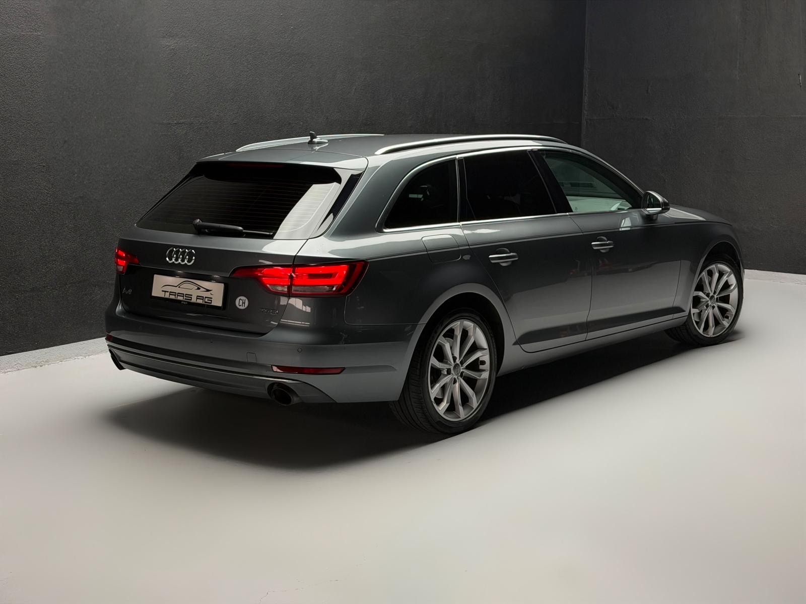 AUDI A4 Avant 2.0 TFSI Sport S-tronic • Virtual Cockpit-image-2