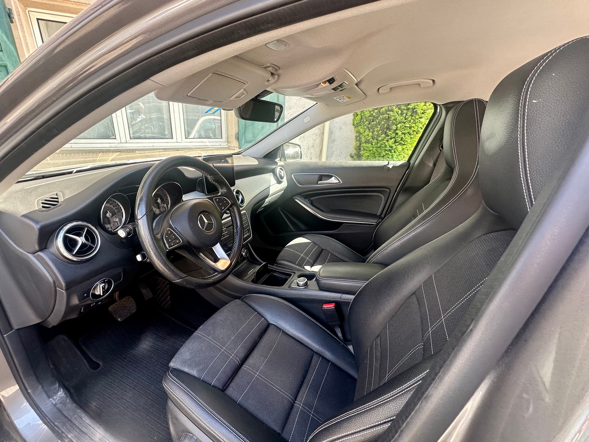 MERCEDES-BENZ GLA 200-image-4