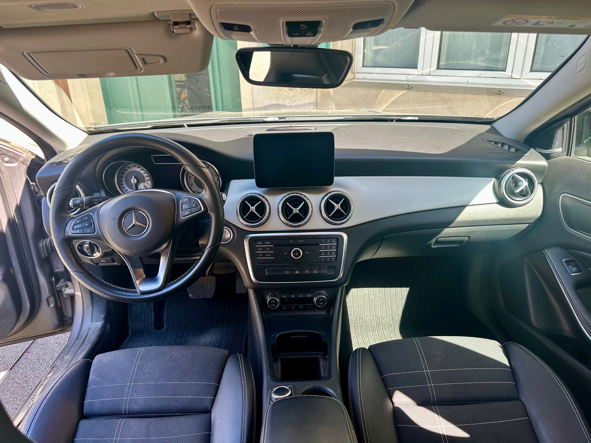 MERCEDES-BENZ GLA 200-image-5