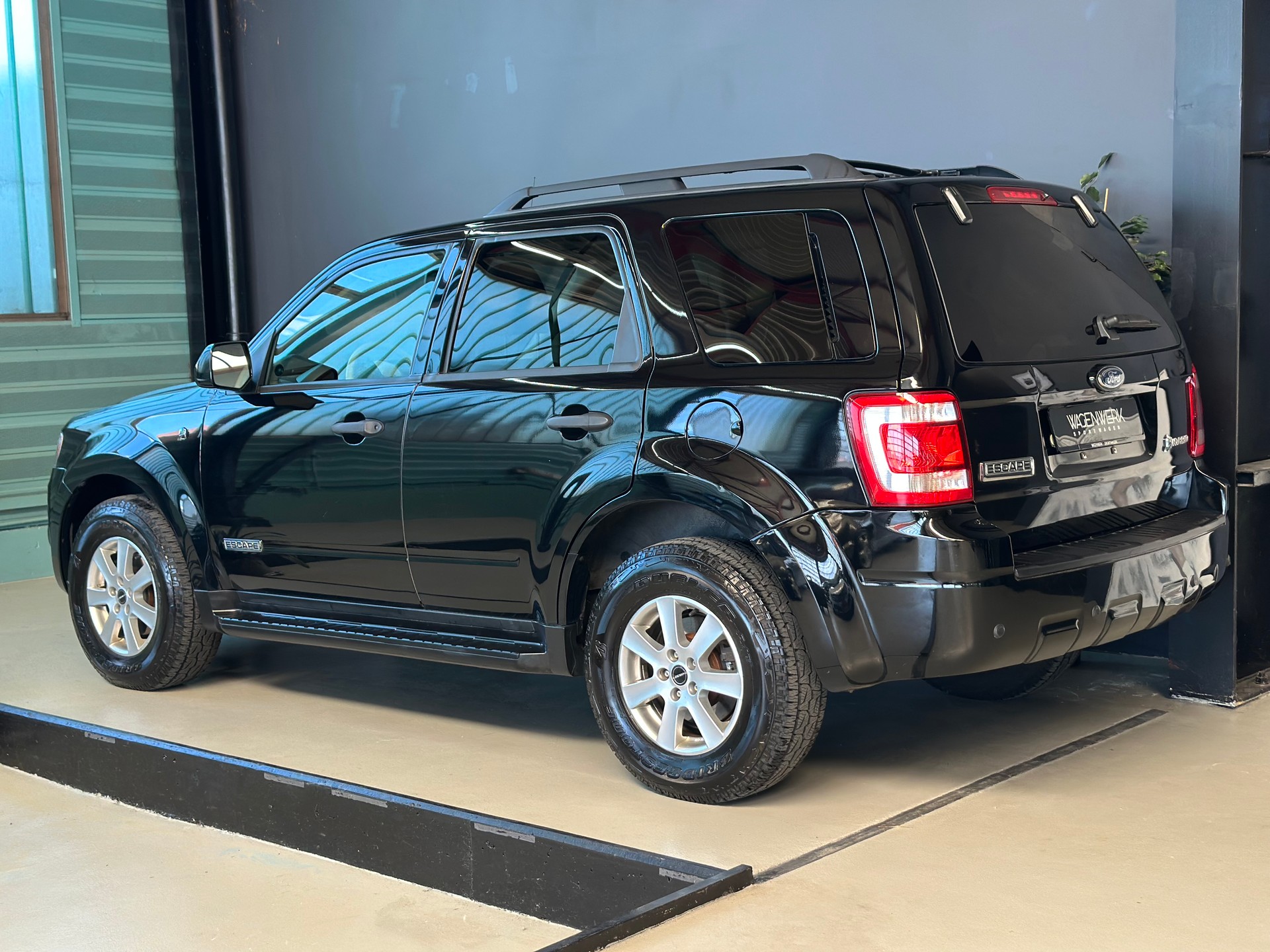 FORD ESCAPE Hybrid-image-5