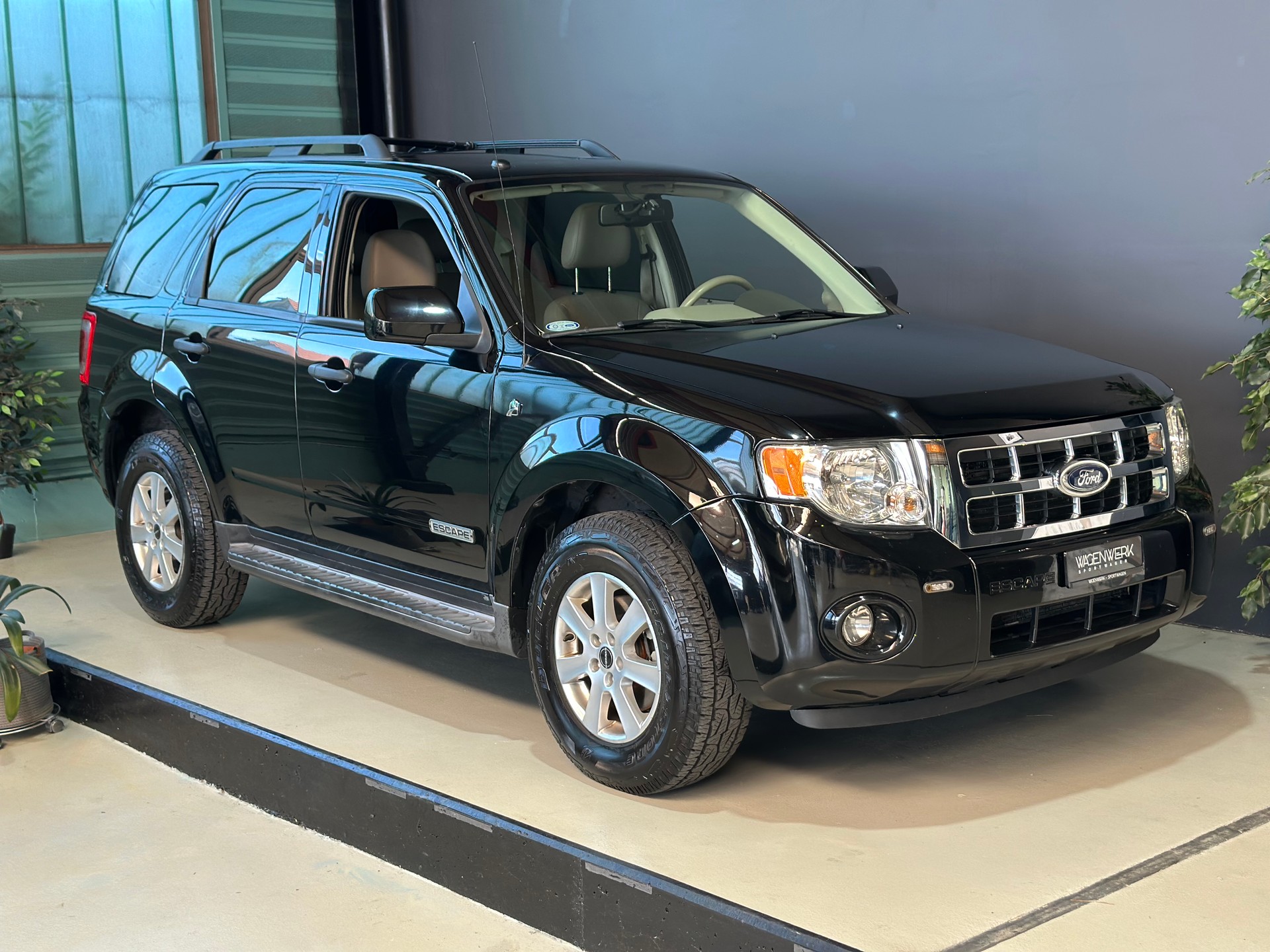 FORD ESCAPE Hybrid-image-1
