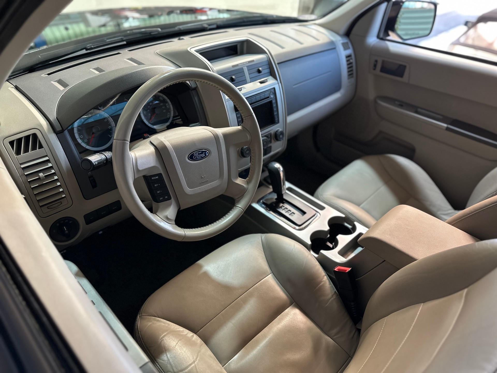 FORD ESCAPE Hybrid-image-9