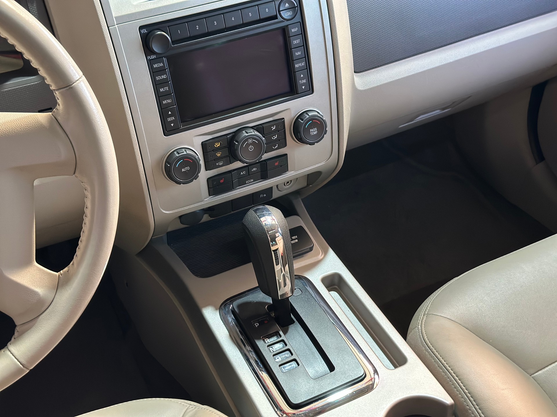 FORD ESCAPE Hybrid-image-15