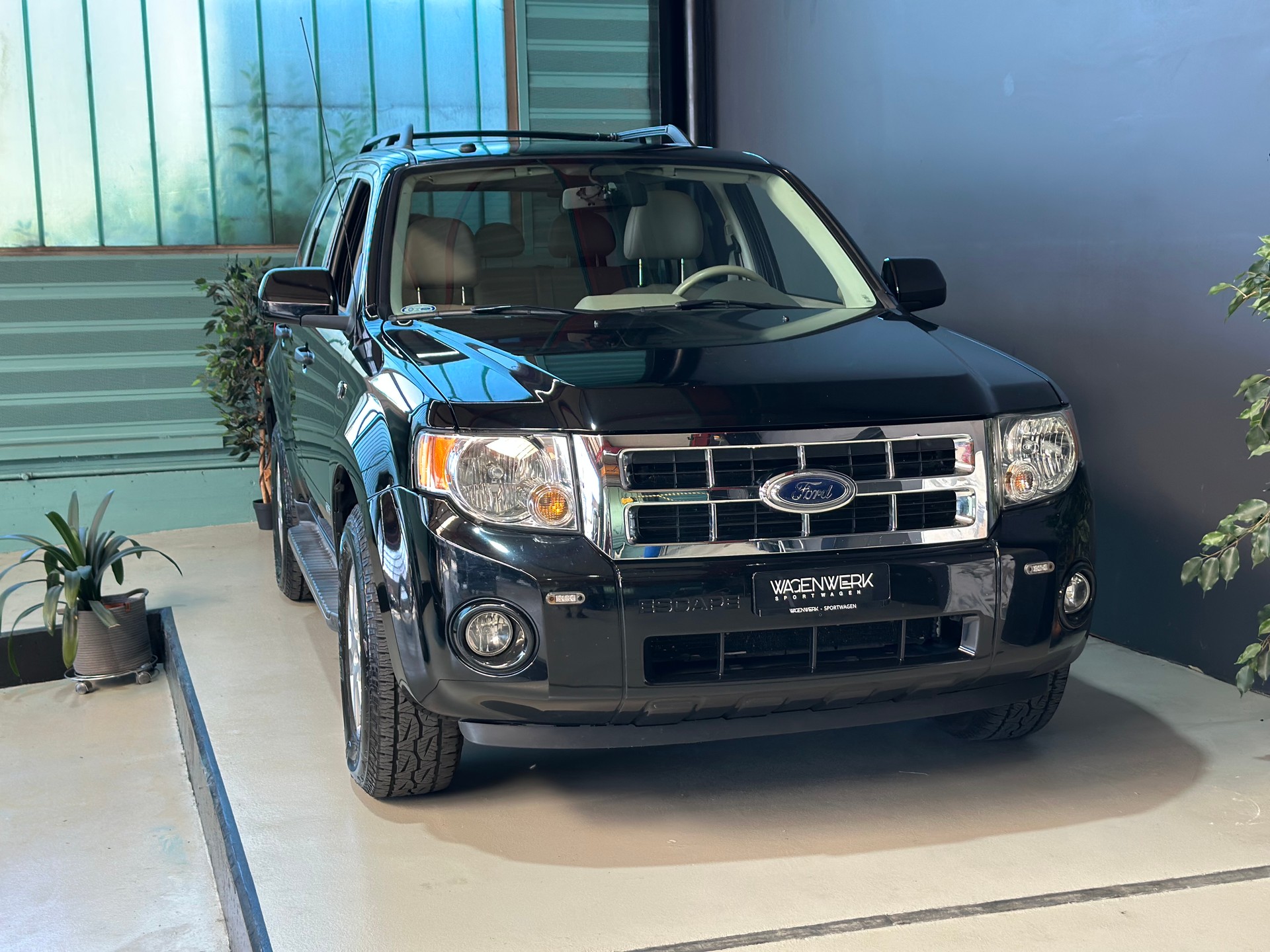 FORD ESCAPE Hybrid-image-2