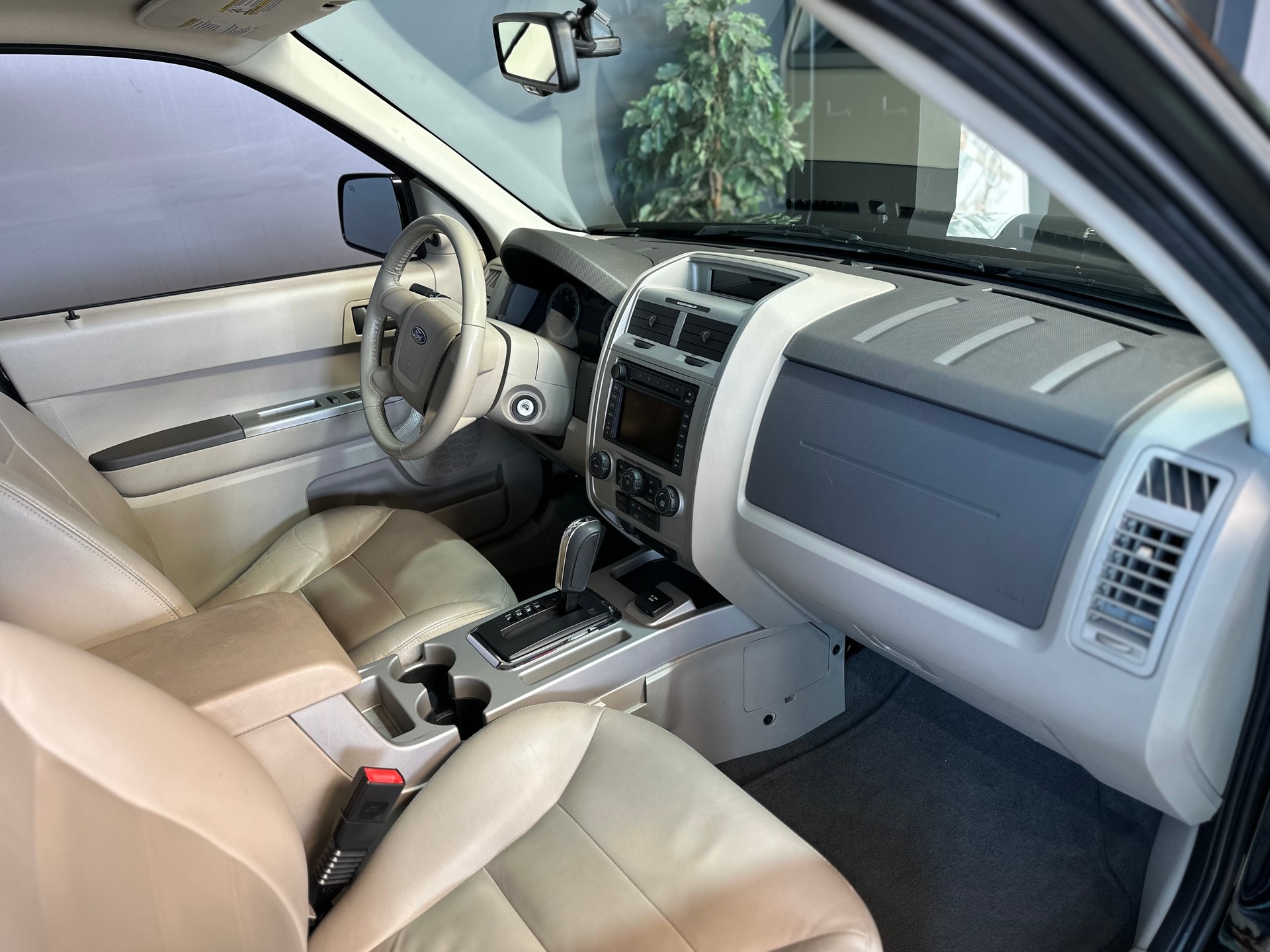 FORD ESCAPE Hybrid-image-10