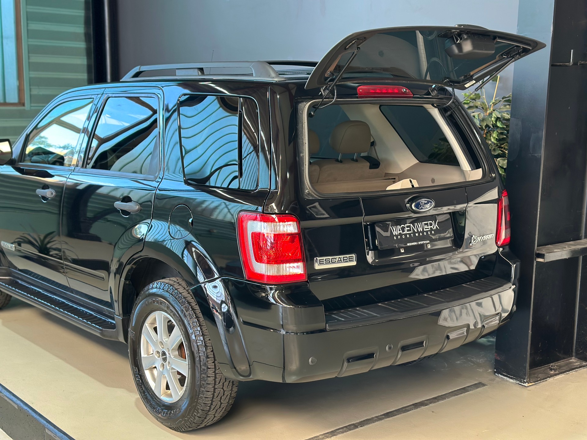 FORD ESCAPE Hybrid-image-16