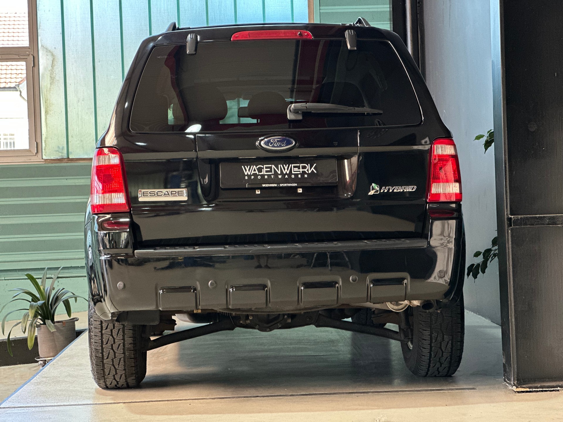 FORD ESCAPE Hybrid-image-7