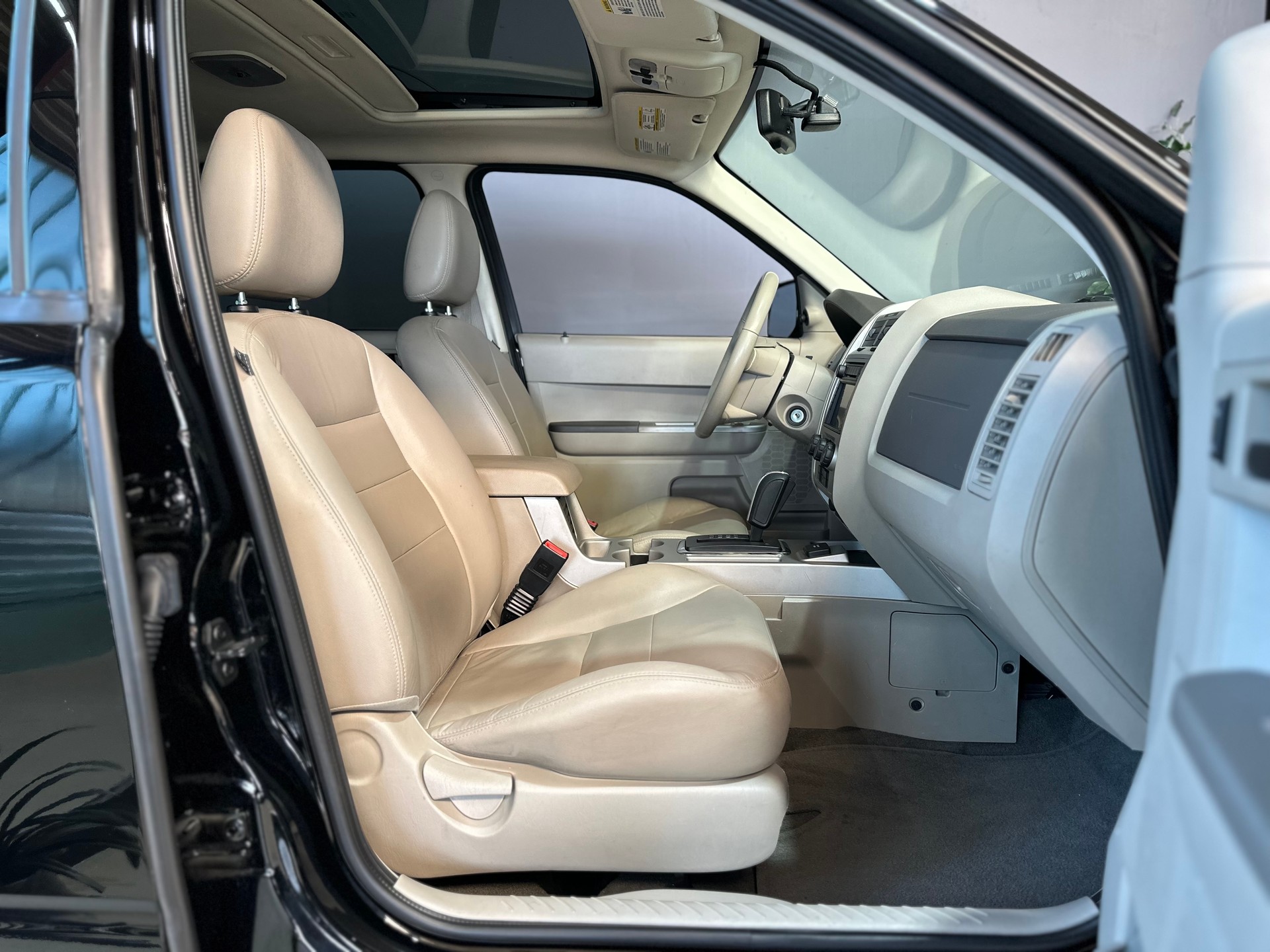 FORD ESCAPE Hybrid-image-11
