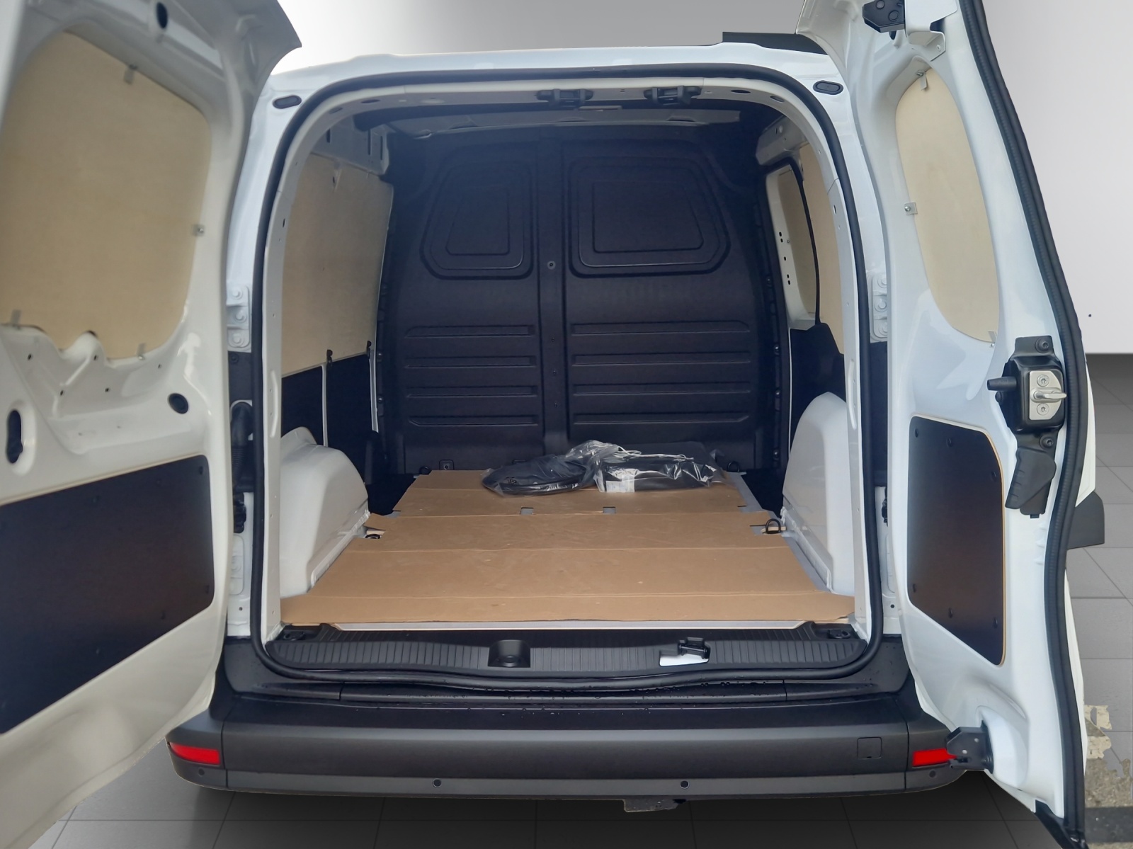 MERCEDES-BENZ eCitan 45kWh Worker Pro-image-5