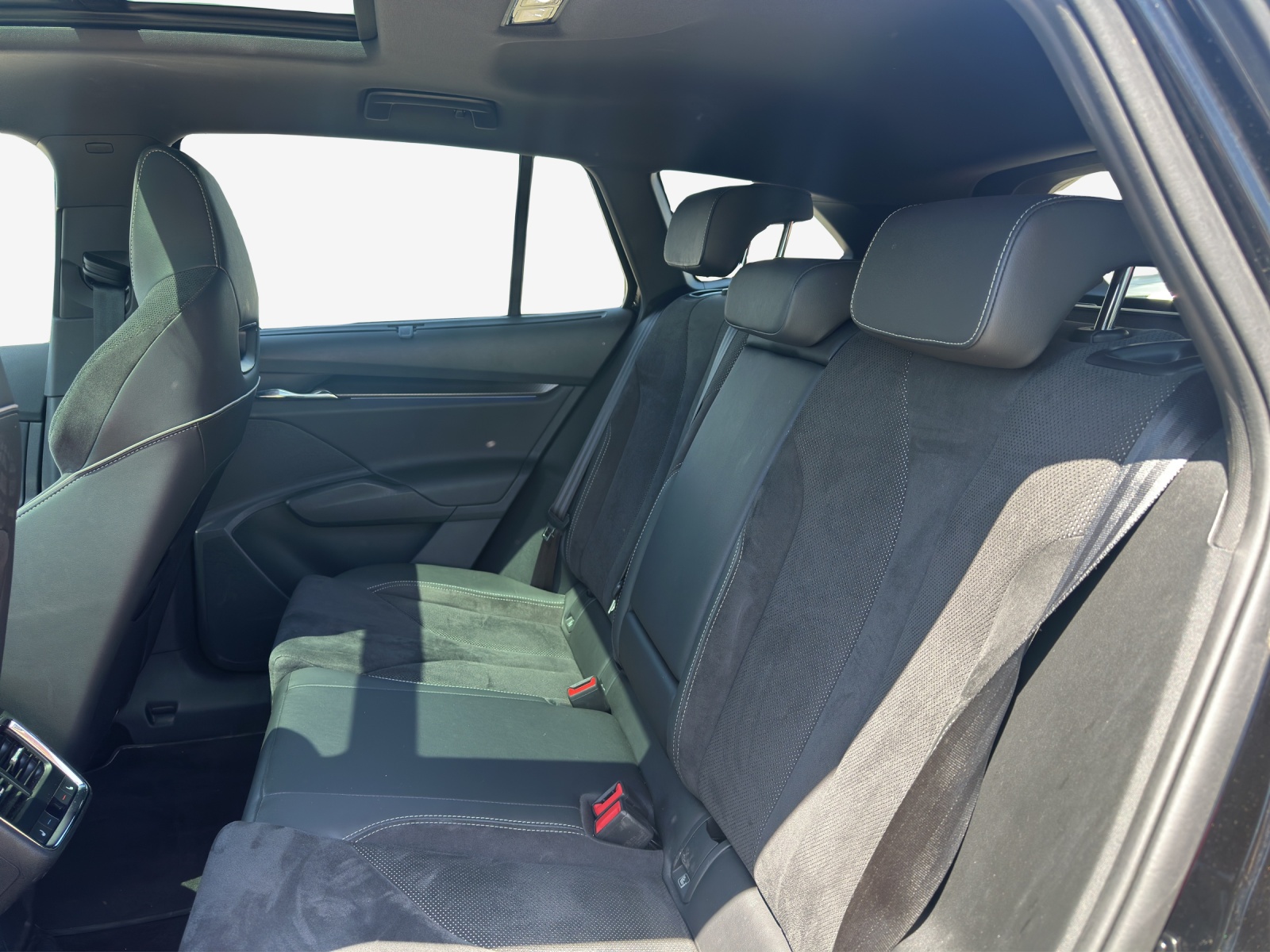 SKODA Enyaq iV 80x SportLine-image-8